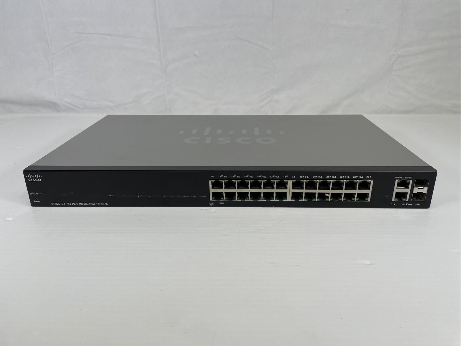 Cisco Small Business SF200-24 24-Port Smart 10/100 Fast Ethernet Network TESTED
