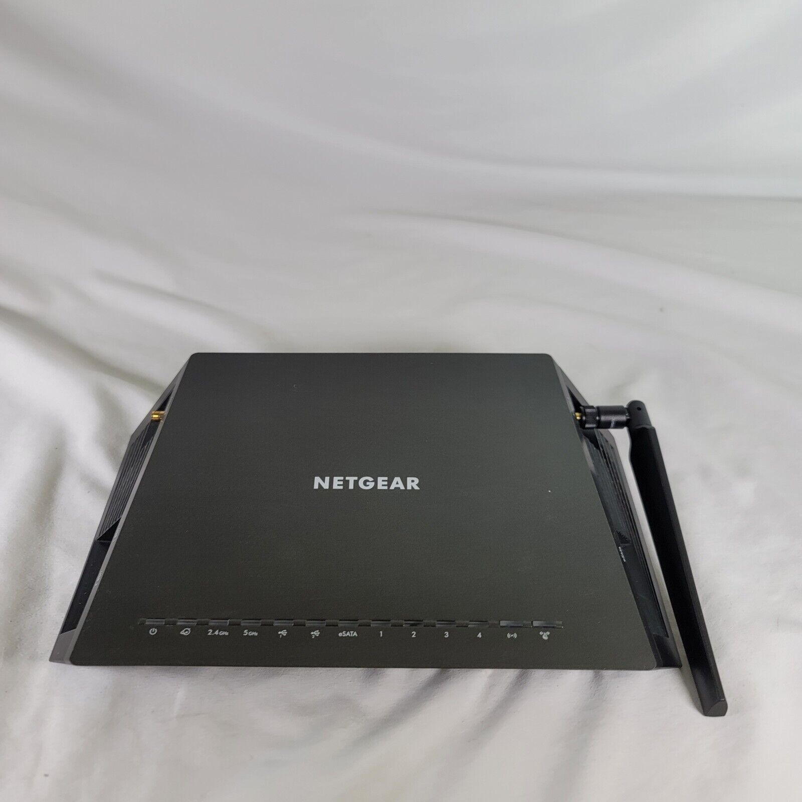 NETGEAR R7800-100NAS Nighthawk 2600 Mbps X4S Smart WiFi Router -No Antennas 