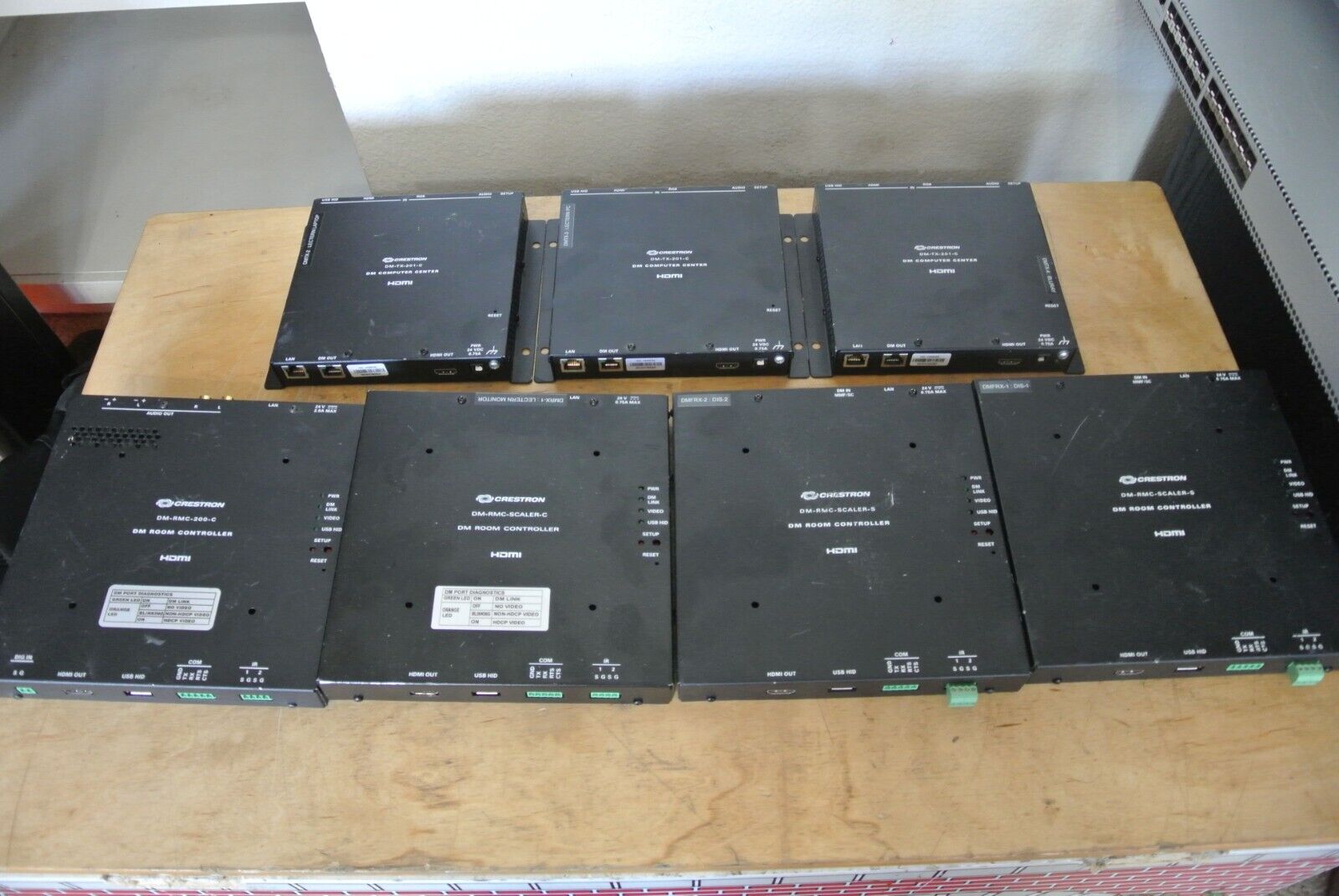 LOT OF 7 CRESTRON DM ROOM CONTROLLER AND COMPUTER CENTER DM RMC SCALER HDMI