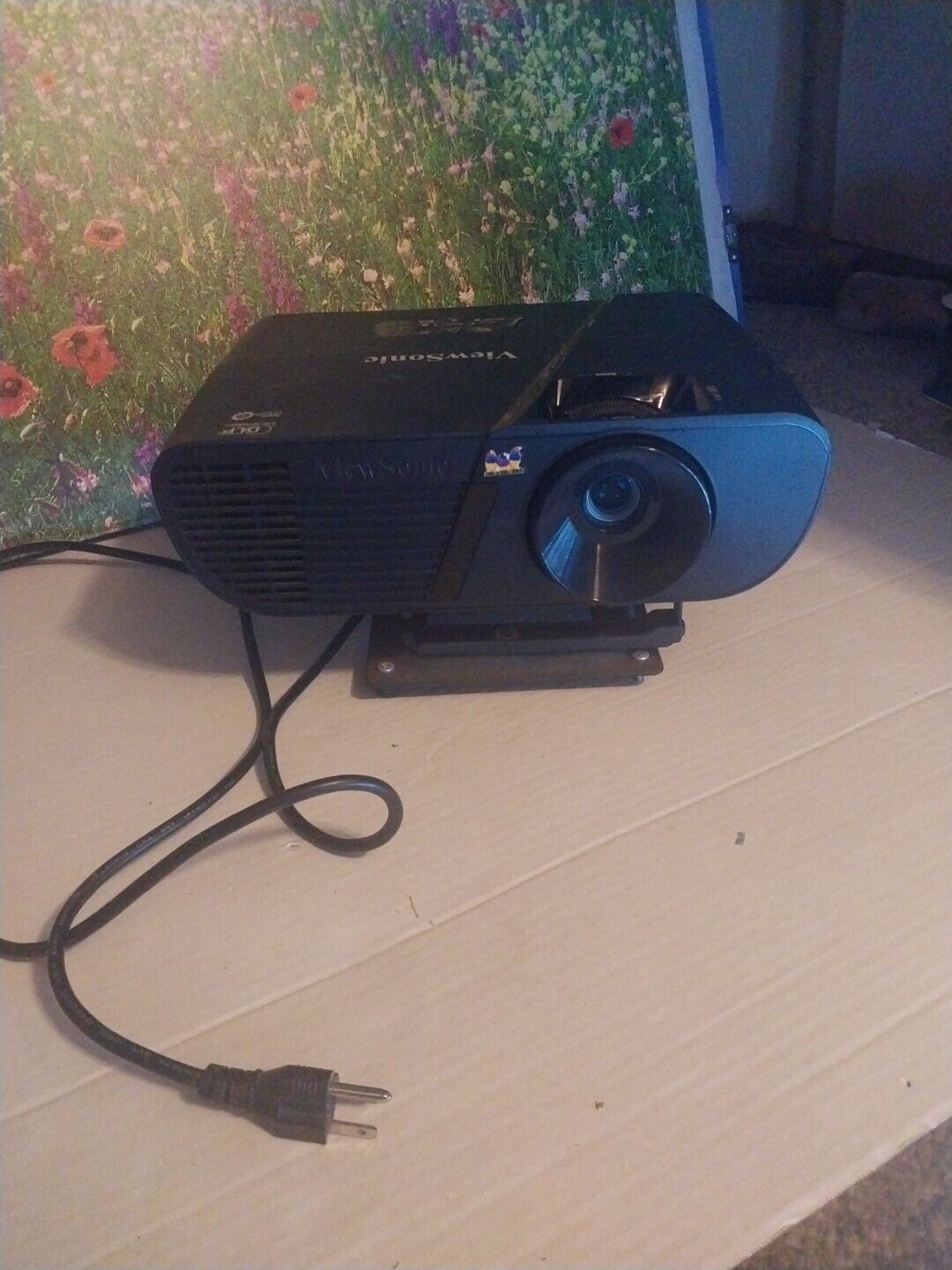 viewsonic projector PJD7326.   WORKS