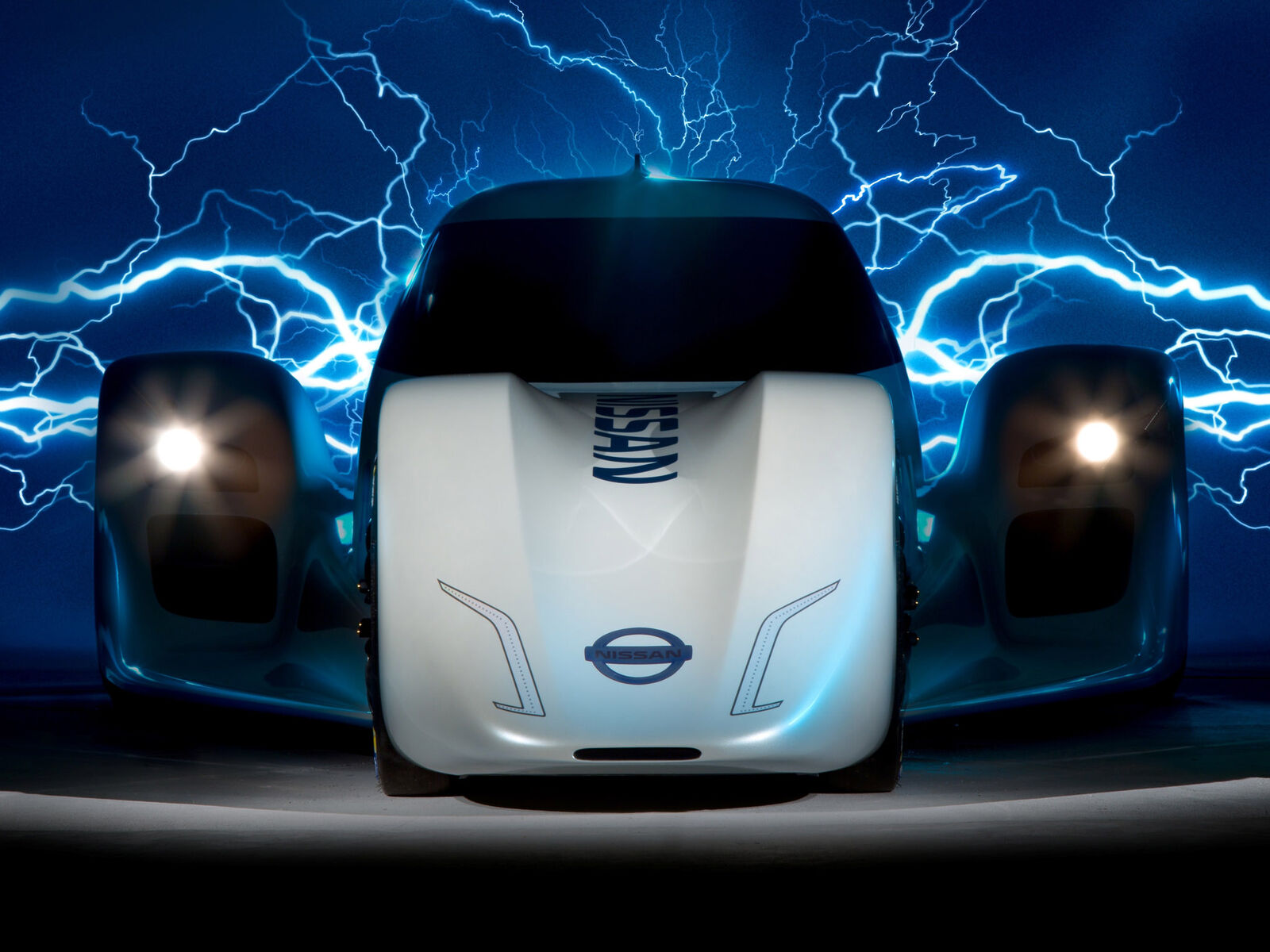 Cars 2014 nissan zeod rc electric supercar Gaming Desk Mat