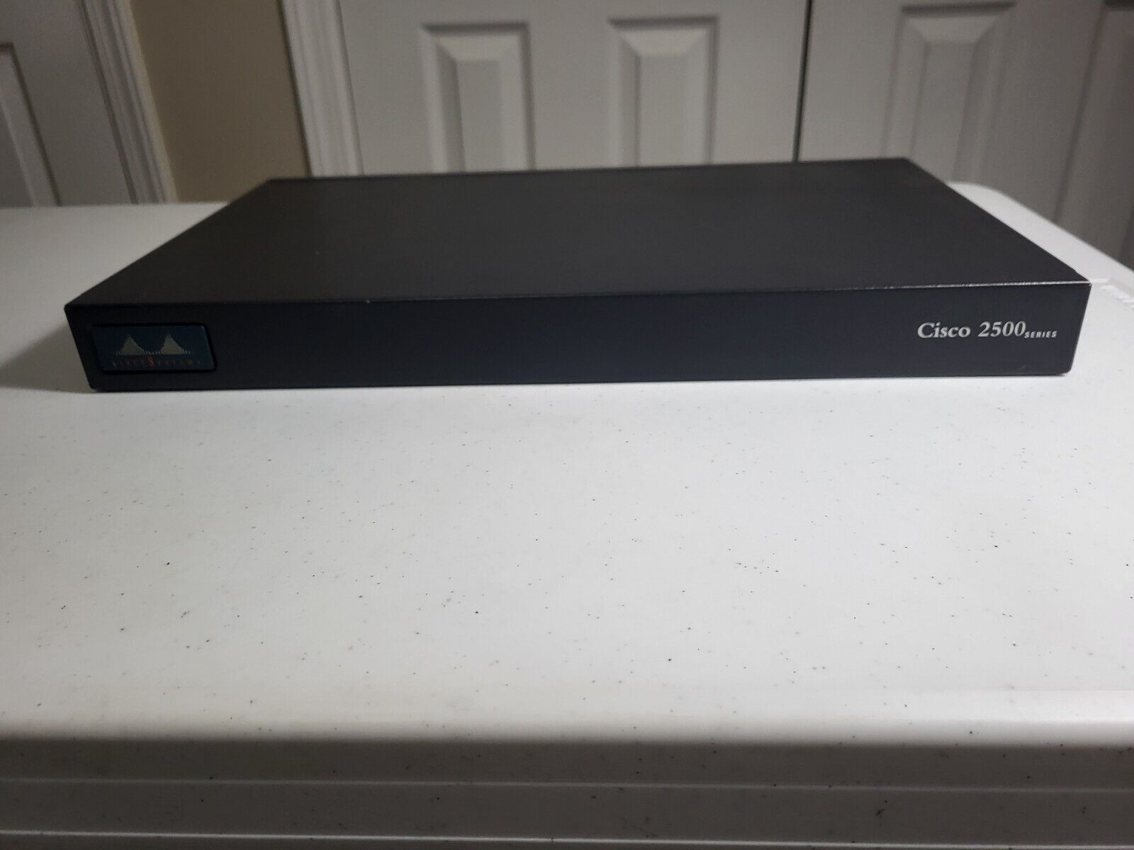 Cisco 2507 Router/16 Port Hub  *PRICE REDUCED tO $95*