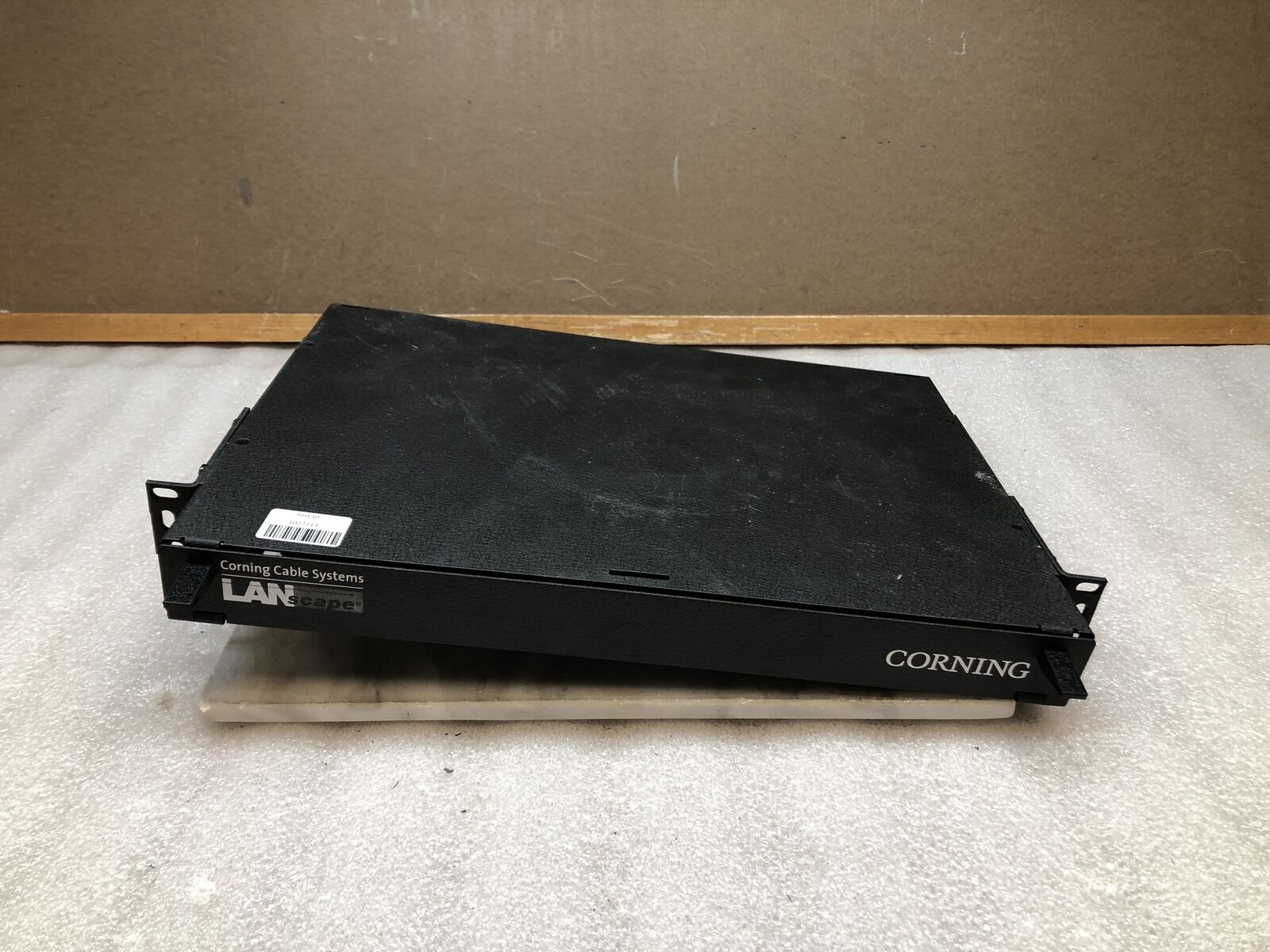 CORNING LANSCAPE SOLUTIONS CCH-01U CABLE SYSTEM RACK ENCLOSURE F/2 PANELS