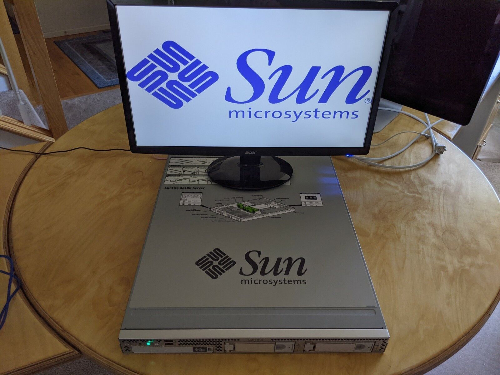 Sun X2100 Server (A75-LYZ1-N-512-AL8)