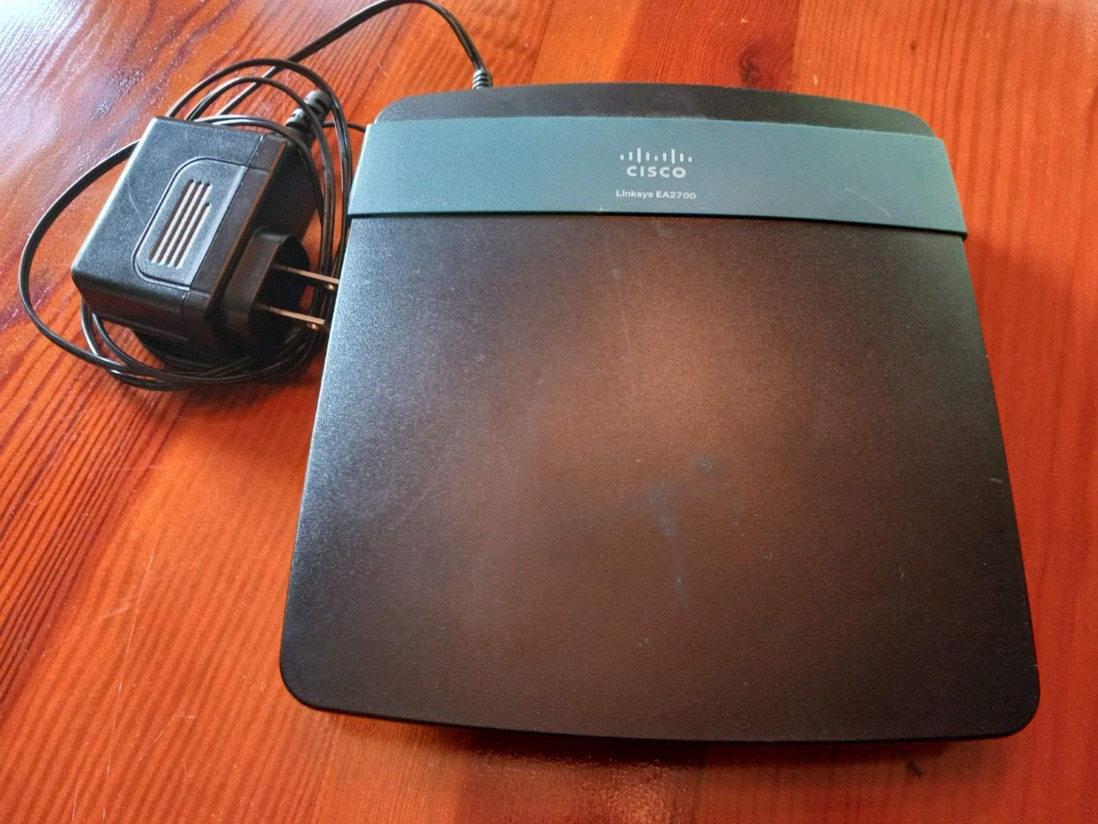 Cisco Linksys EA2700 300 Mbps 4-Port Gigabit Wireless N Router