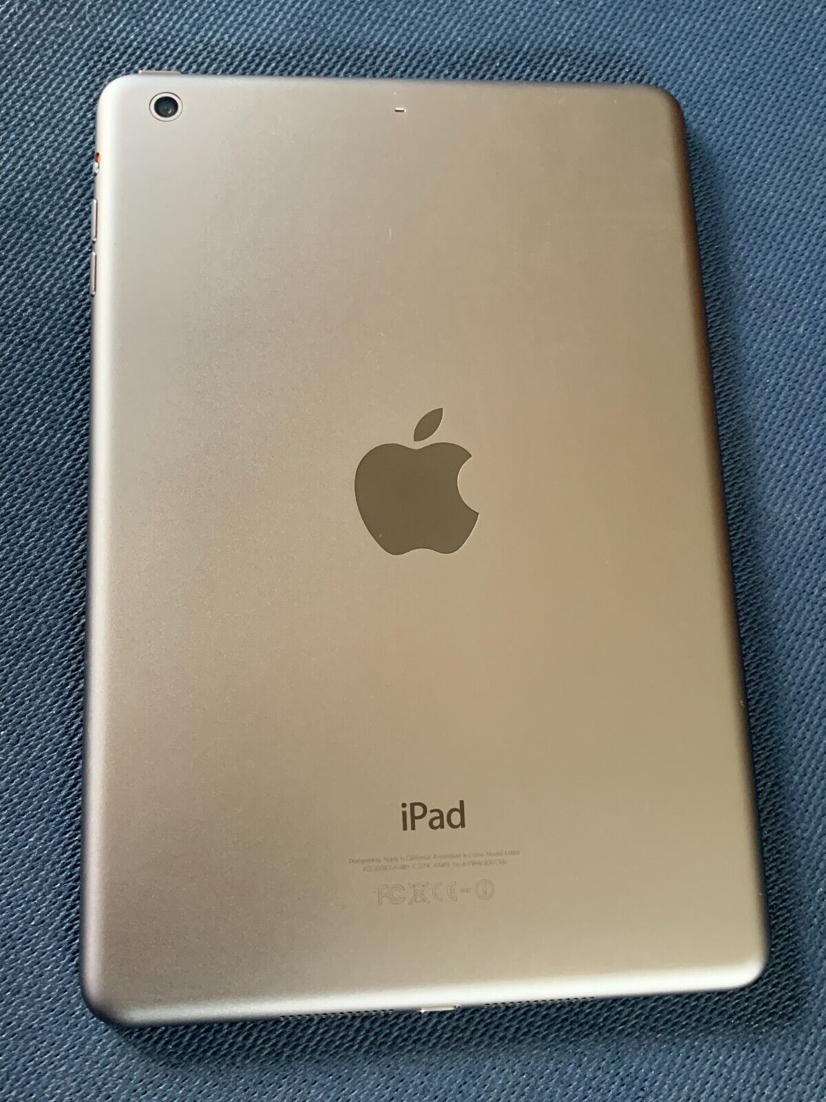 Apple iPad mini 2 32GB, Wi-Fi,  Retina 7.9in - Space Gray - Excellent condition