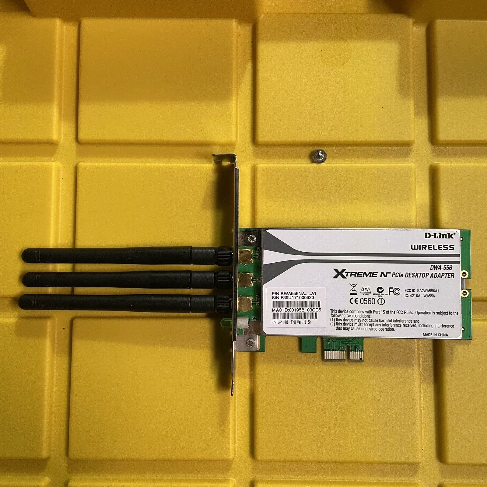 D-Link DWA-556 XTREME N PCIe Wireless Internet Desktop Adapter w/ 3 Antennas