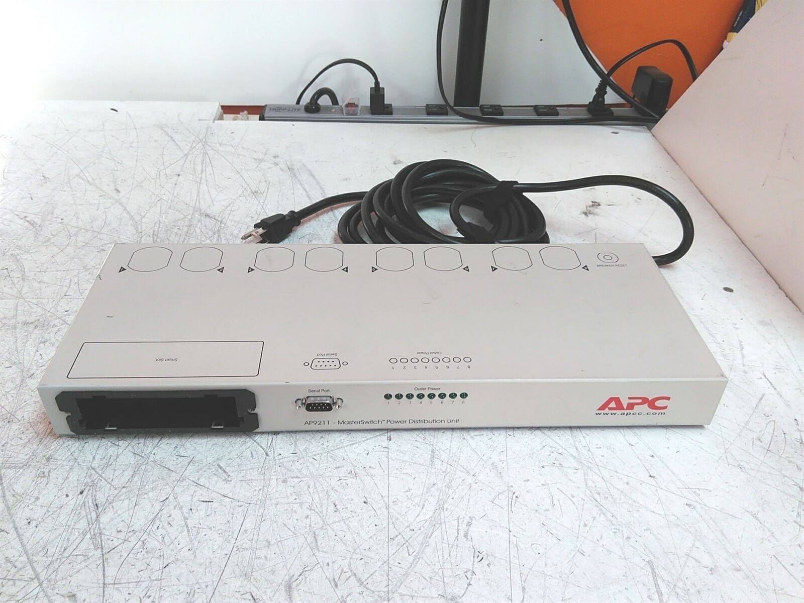 APC AP9211 MasterSwitch 8 Outlet Power Distribution Unit 