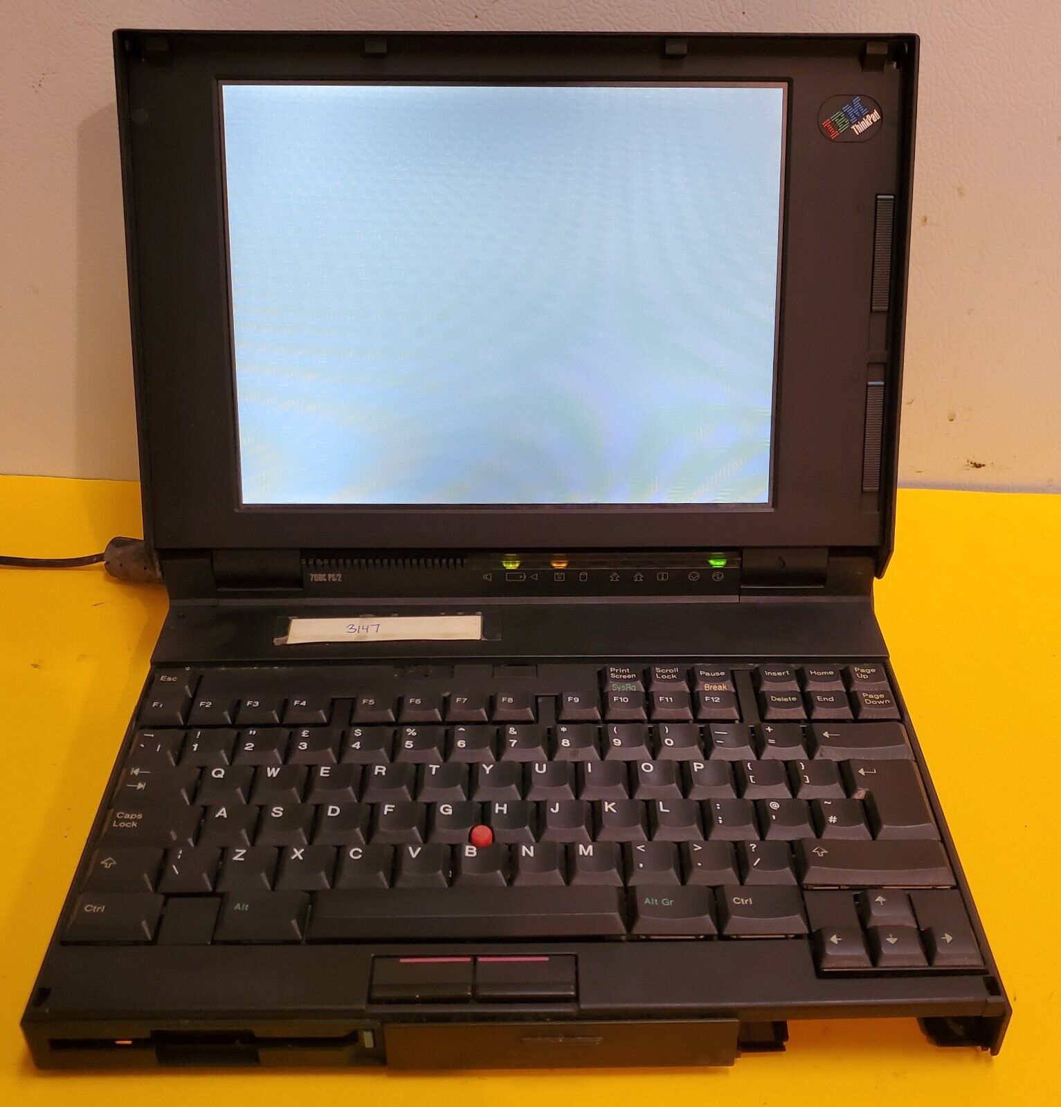 Vintage IBM THINKPAD 700C PS/2 TYPE 9552 LAPTOP COMPUTER - SOLD AS IS