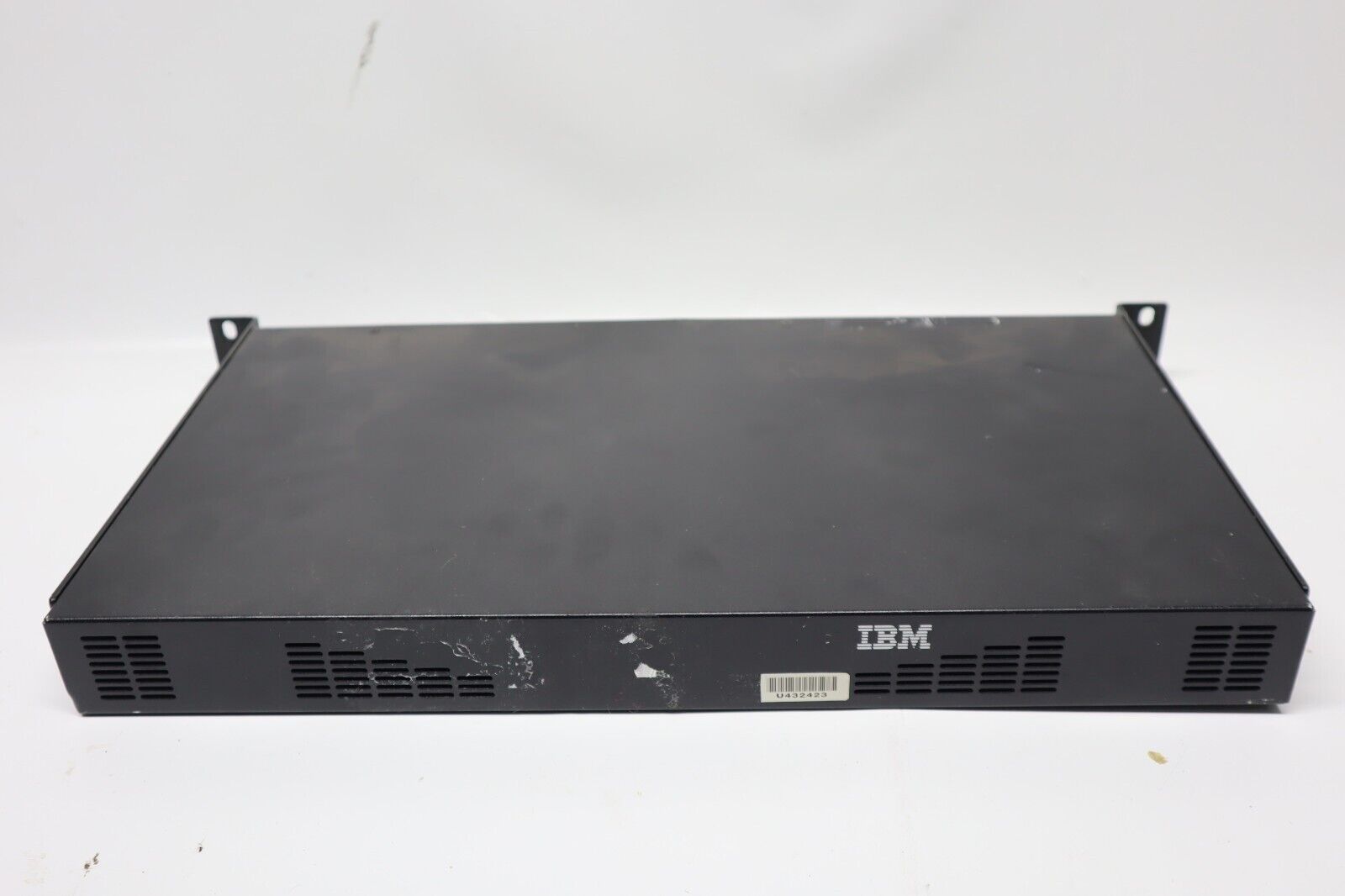 IBM 1754-HC2 Global 4x2x32 KVM Console Manager W/ Rack Ears - See all photos.