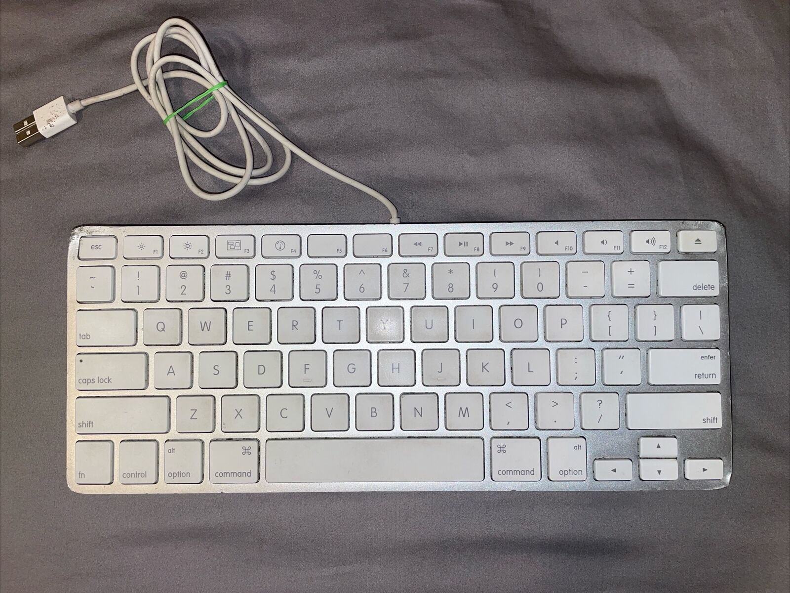 Genuine Apple USB Wired Keyboard A1242 With USB ports -some damage - FOR PARTS