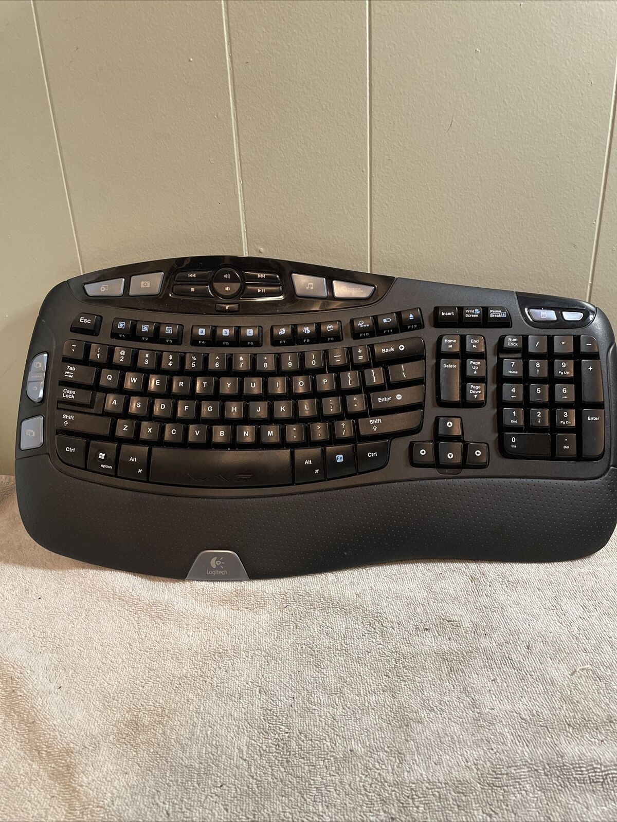 Logitech K550 Wireless Keyboard Y-RCP140 -NO RECEIVER DONGLE LOOK