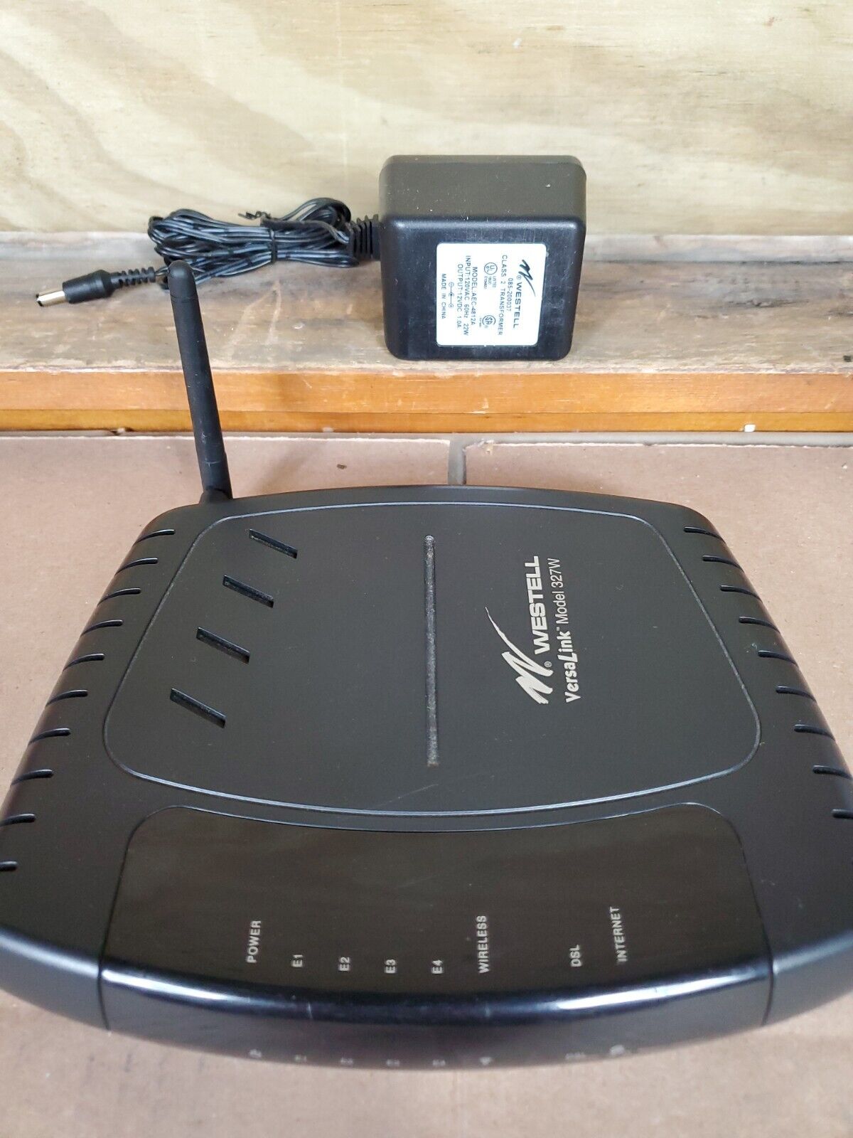 Westell VersaLink Model 327W Wireless Modem Gateway Router (B90-327W15-06)