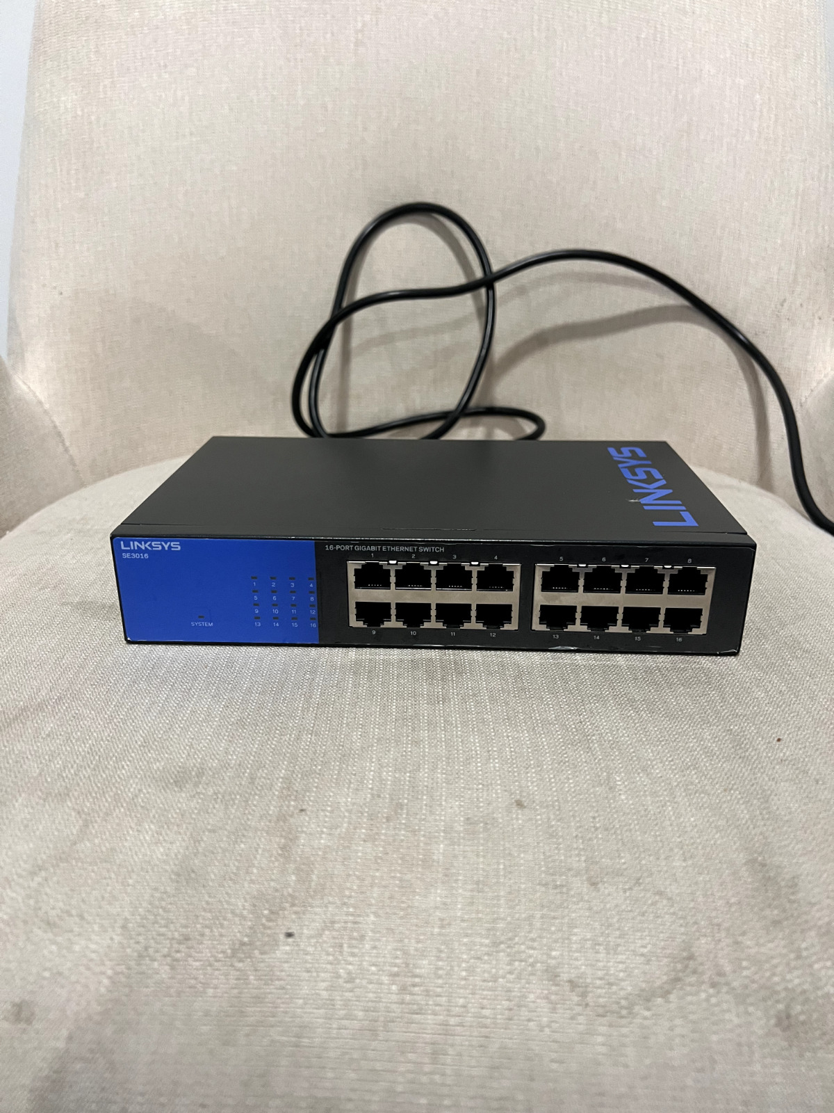Linksys 16 port switch - SE3016 - Used - Great Condition
