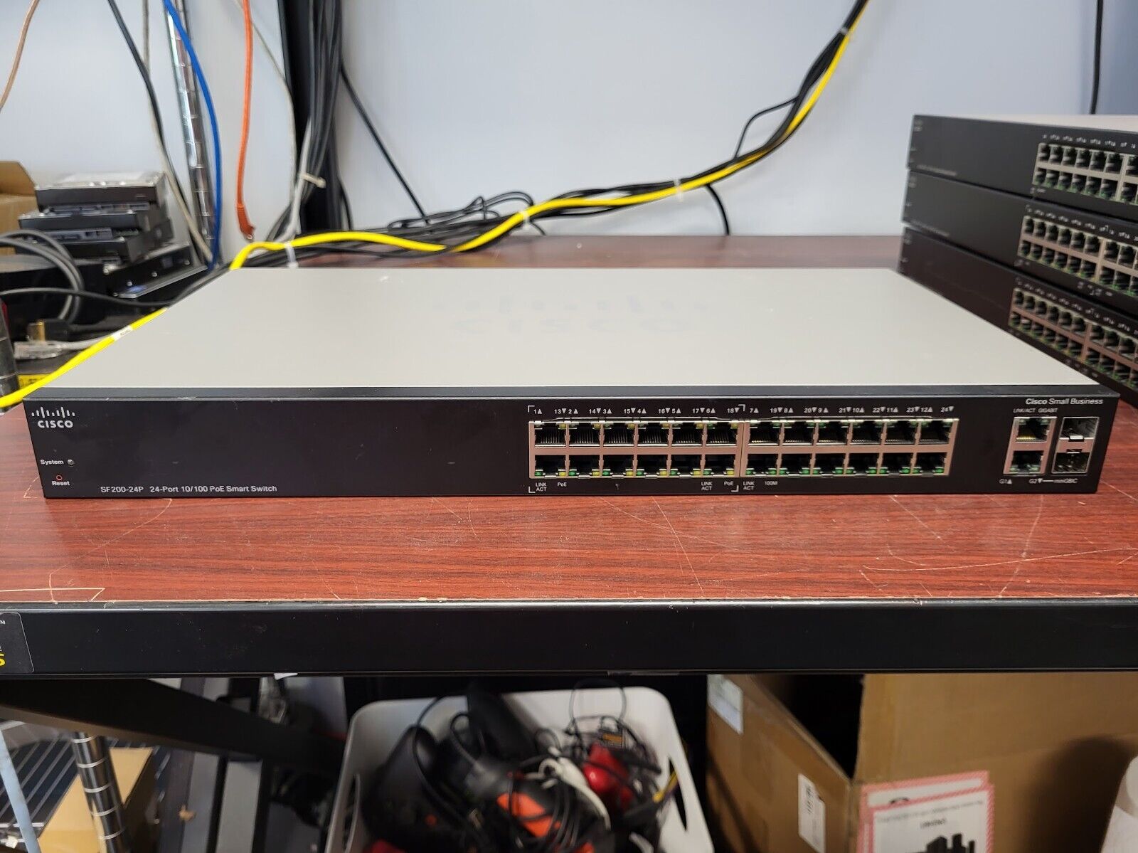 Cisco SF200-24P 24-Port Gigabit Managed Switch Tested and Working #73