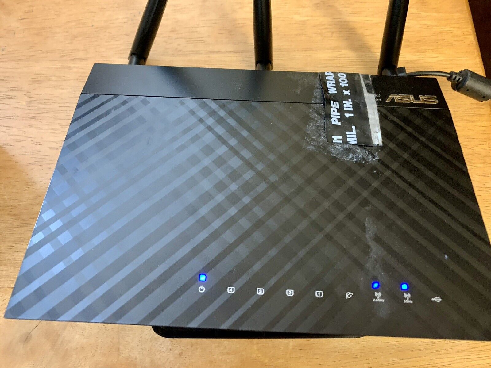 ASUS RT-AC66U Dual-Band Gigabit Router with Adaptor
