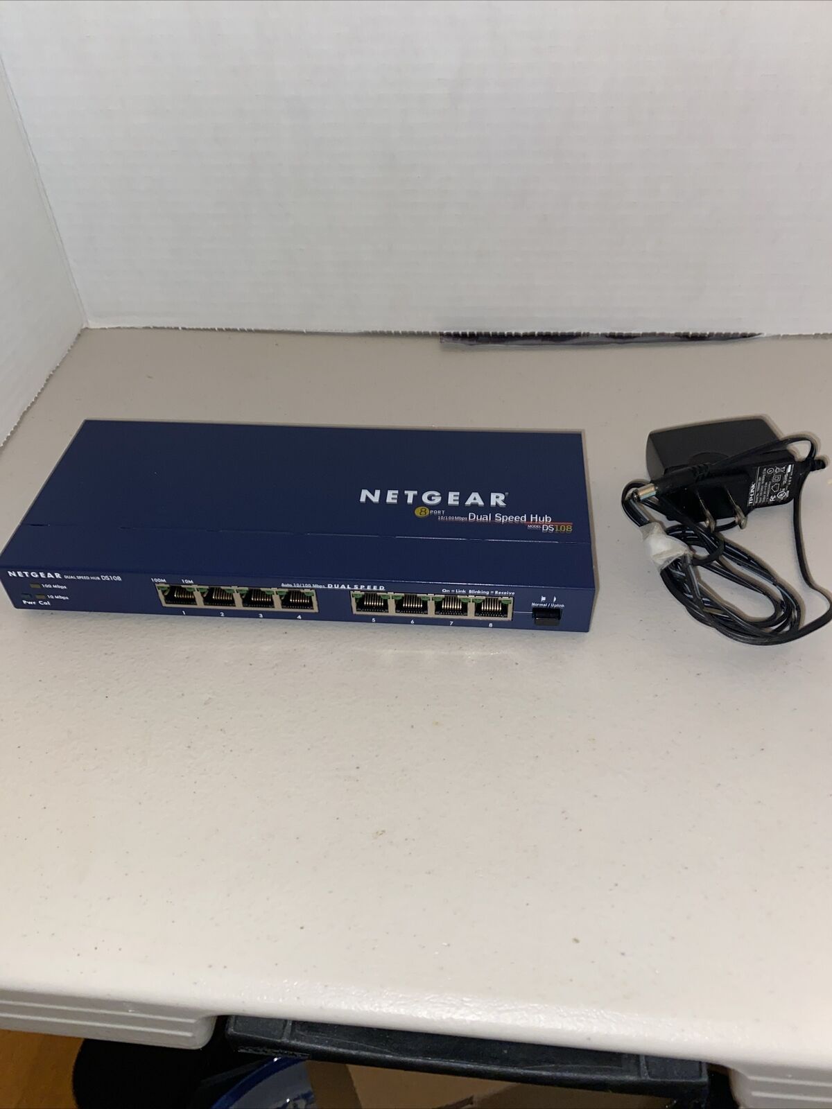 NETGEAR DS108 - Dual Speed Hub w/ Power Adapter (power adapter Is not original)