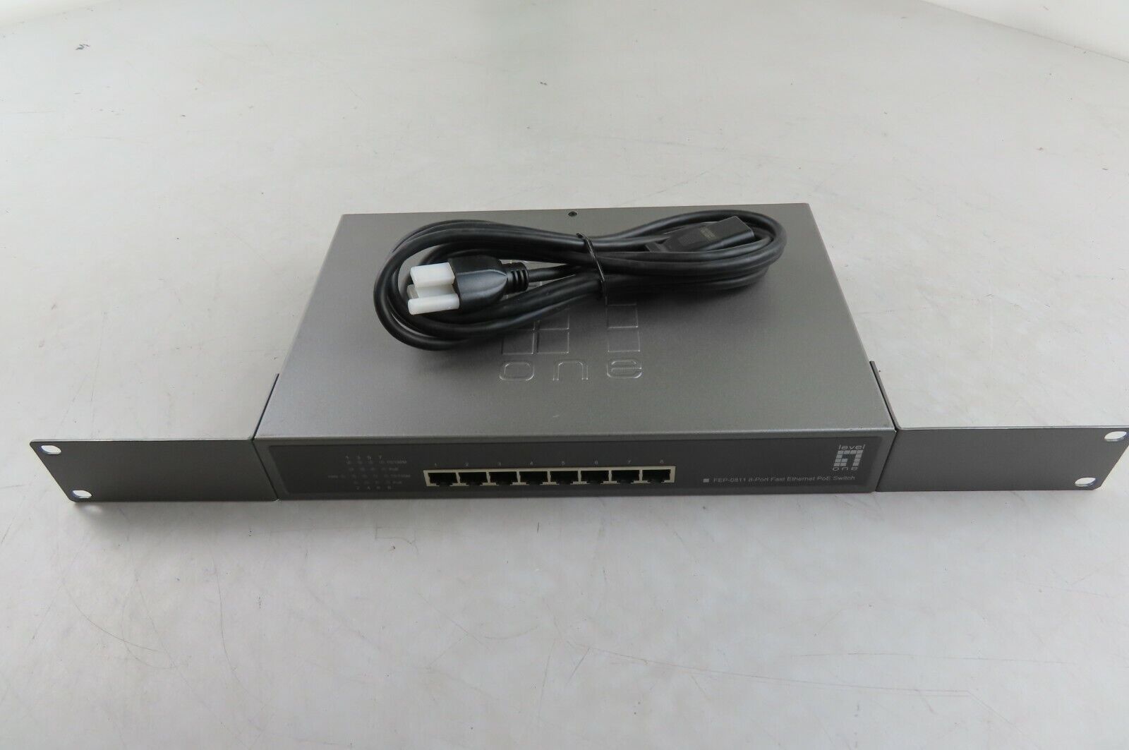 FEP-0811 LevelOne 8-Port PoE 10/100 Desktop Switch 8 x