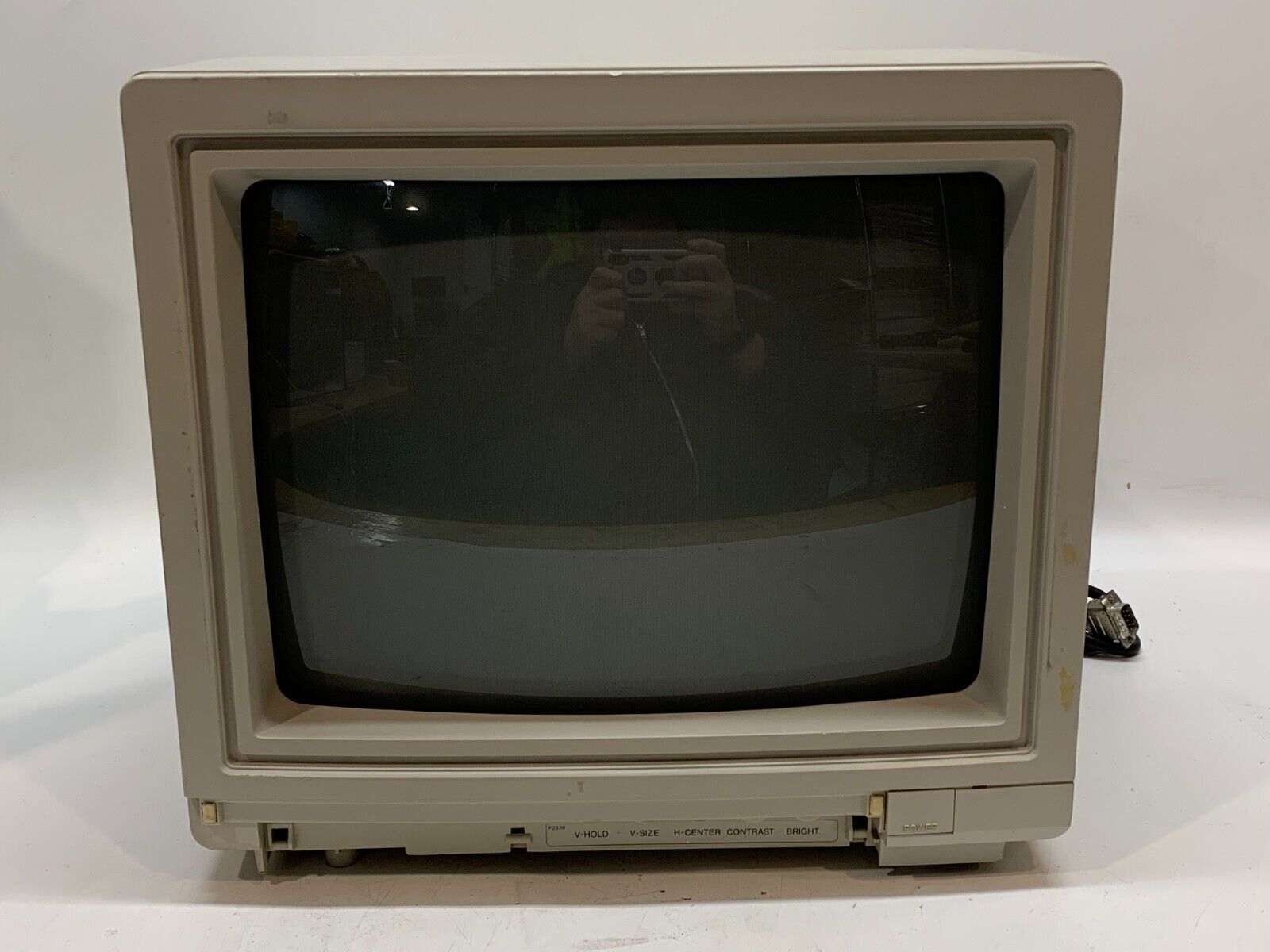 Tandy Color Monitor RGB CRT CM-5 25-1023 - Powers On