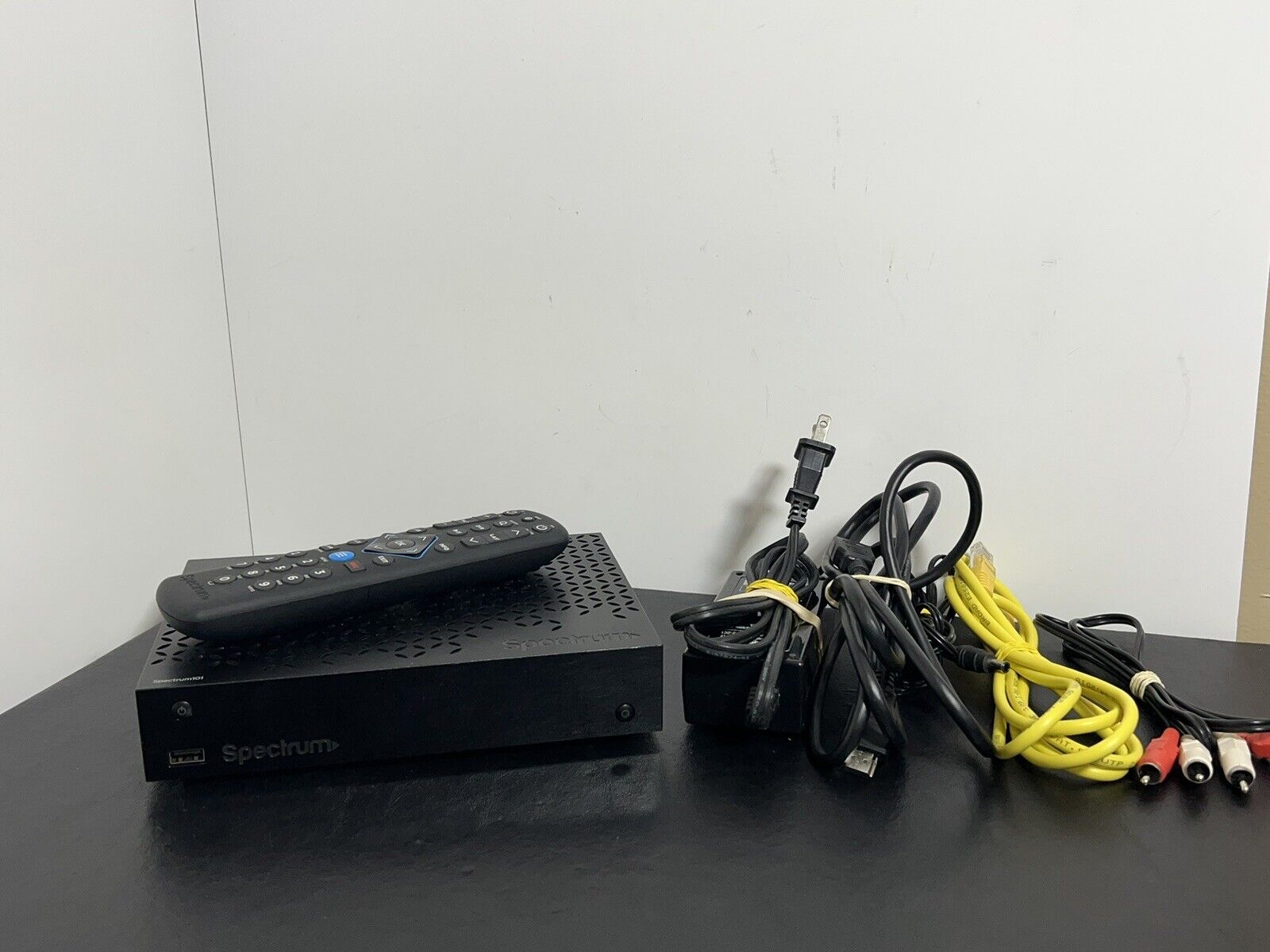 Spectrum 101-H HDMI Digital Receiver With Power Supply Cord Remote Wires Working