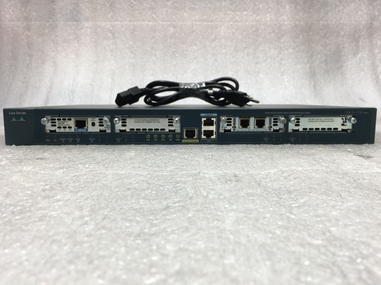 Cisco 1700 Series 1760 modular Access Router w/ WIC 1DSU T1 + VIC 2FXS