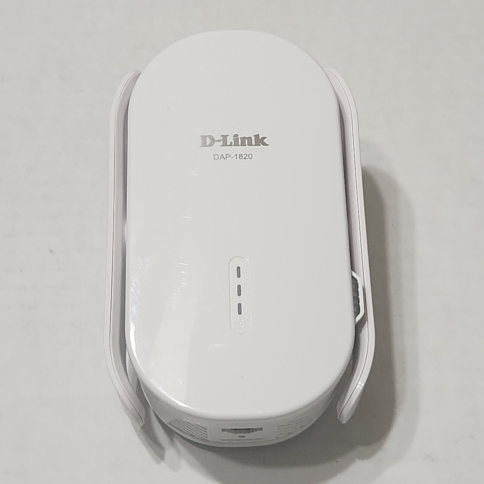 D-Link WiFi Range Extender Mesh Plug In Wall Signal Booster Dual Band DAP-1820