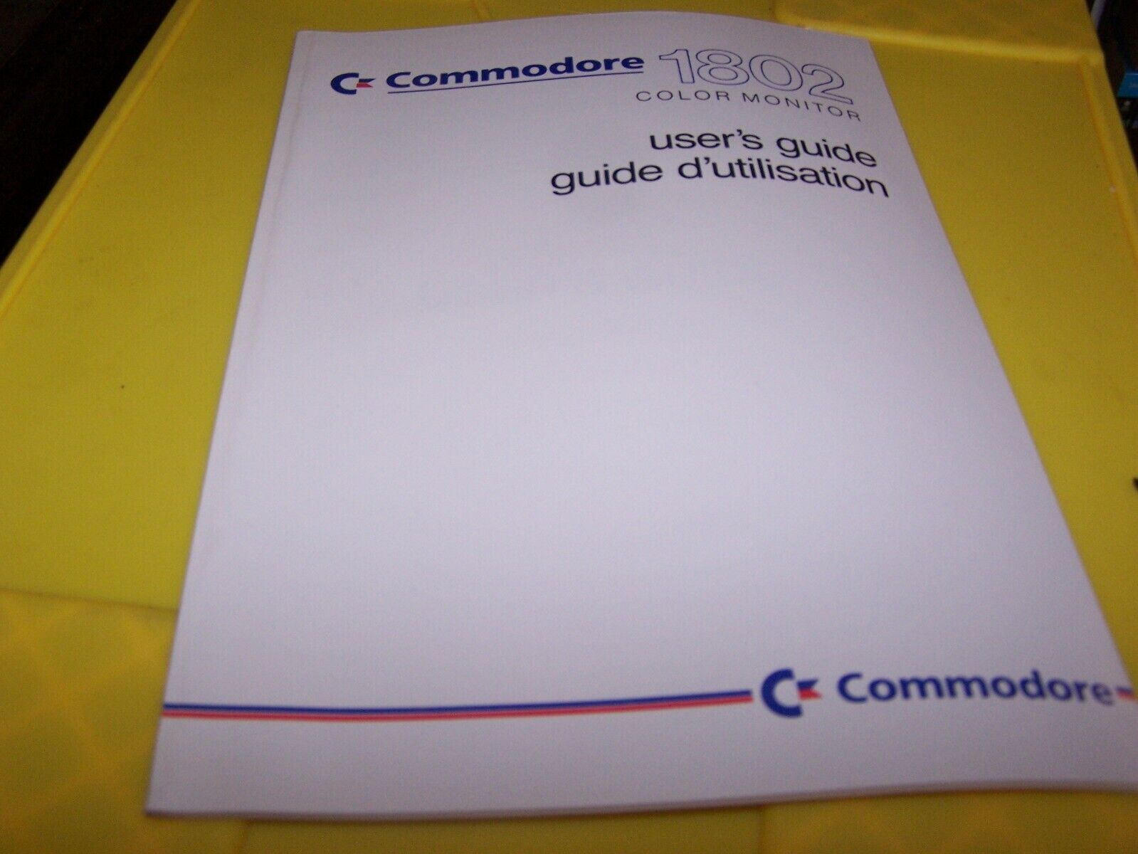 Commodore 1802 Color Mon itor User\'s Guide 319885-02 33 Pages