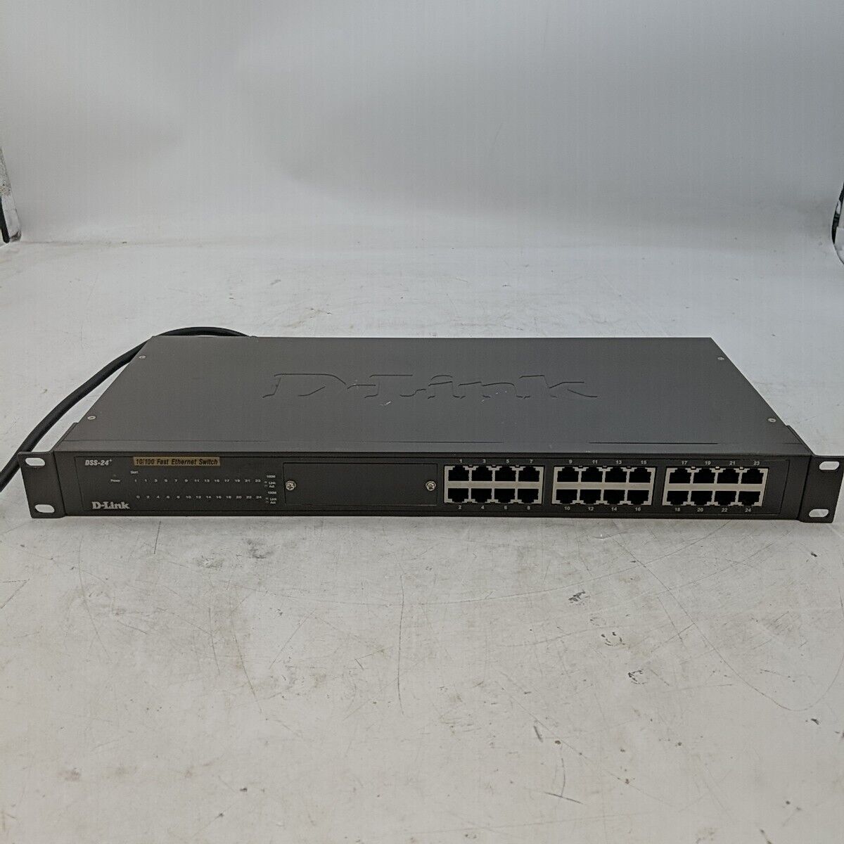 D-Link 24-Port 10/100 FE Network Switch DSS-24+