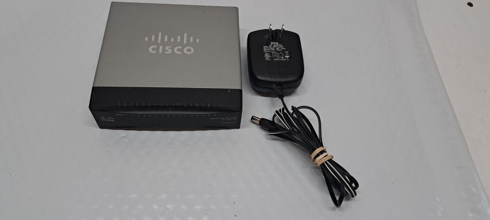 Cisco SF100D-16 16-Port Desktop 10/100 Switch - with DVE  ac adapter