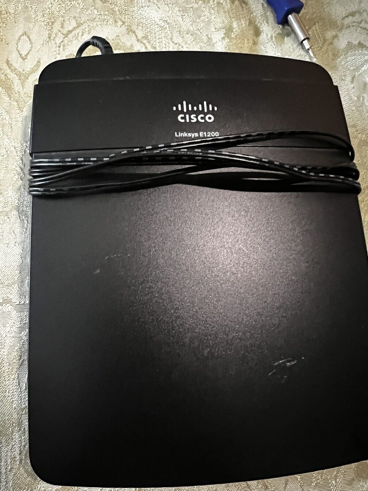 CISCO Linksys E1200 802.11n WiFi Router Lights Turn On. 