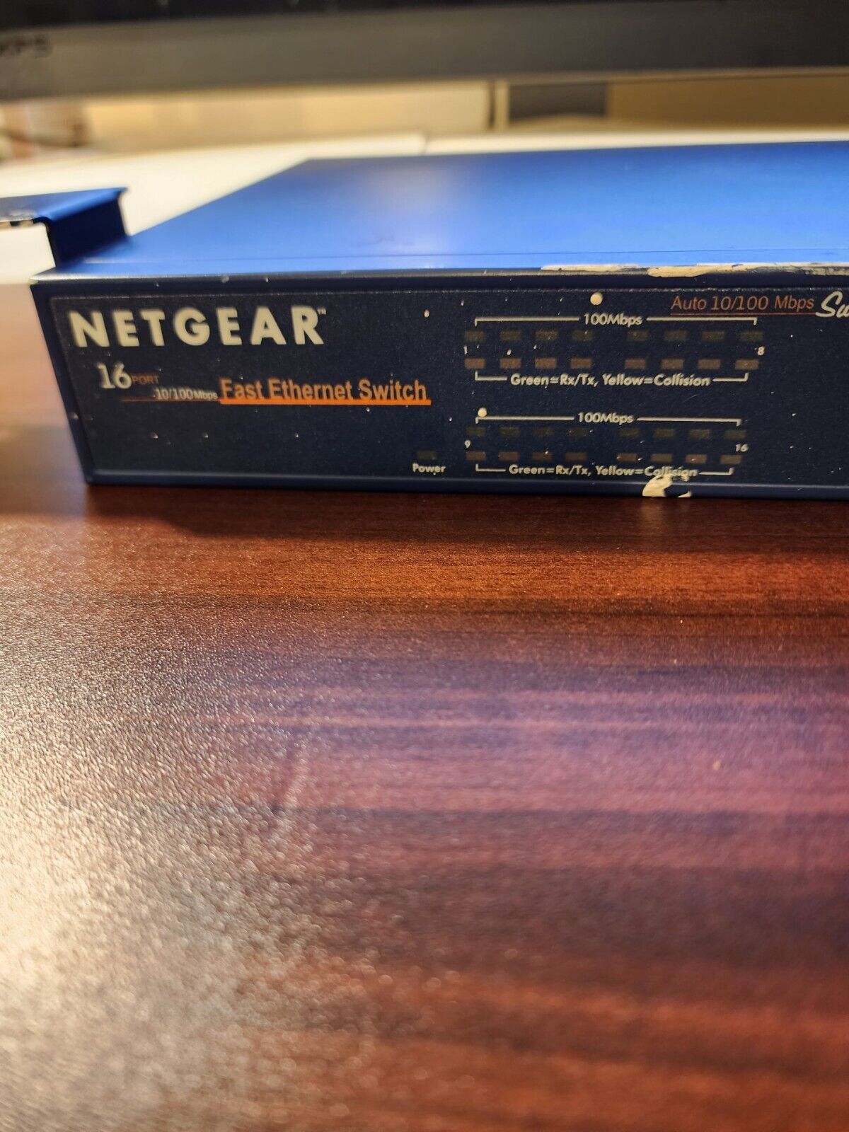 NETGEAR FS516 - 16 Port 10/100Mbps Fast Ethernet Switch Networking Built in LEDs