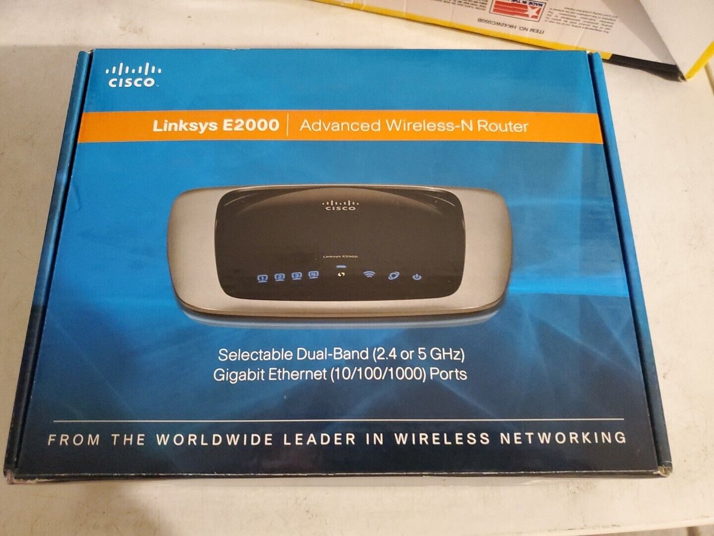 Cisco-Linksys E2000 Advanced Wireless-N Router - 300 Mbps - VPN support