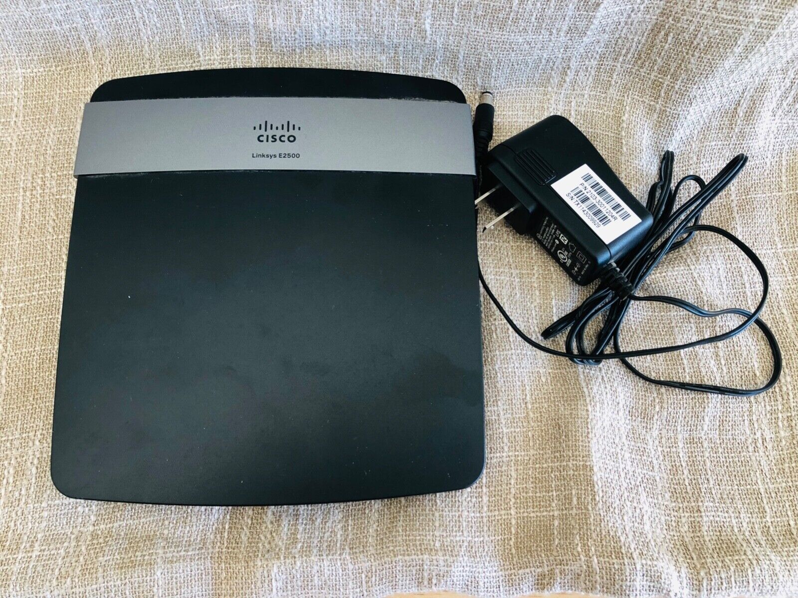 Cisco Linksys E2500 300 Mbps 4-Port 10/100 Wireless Router