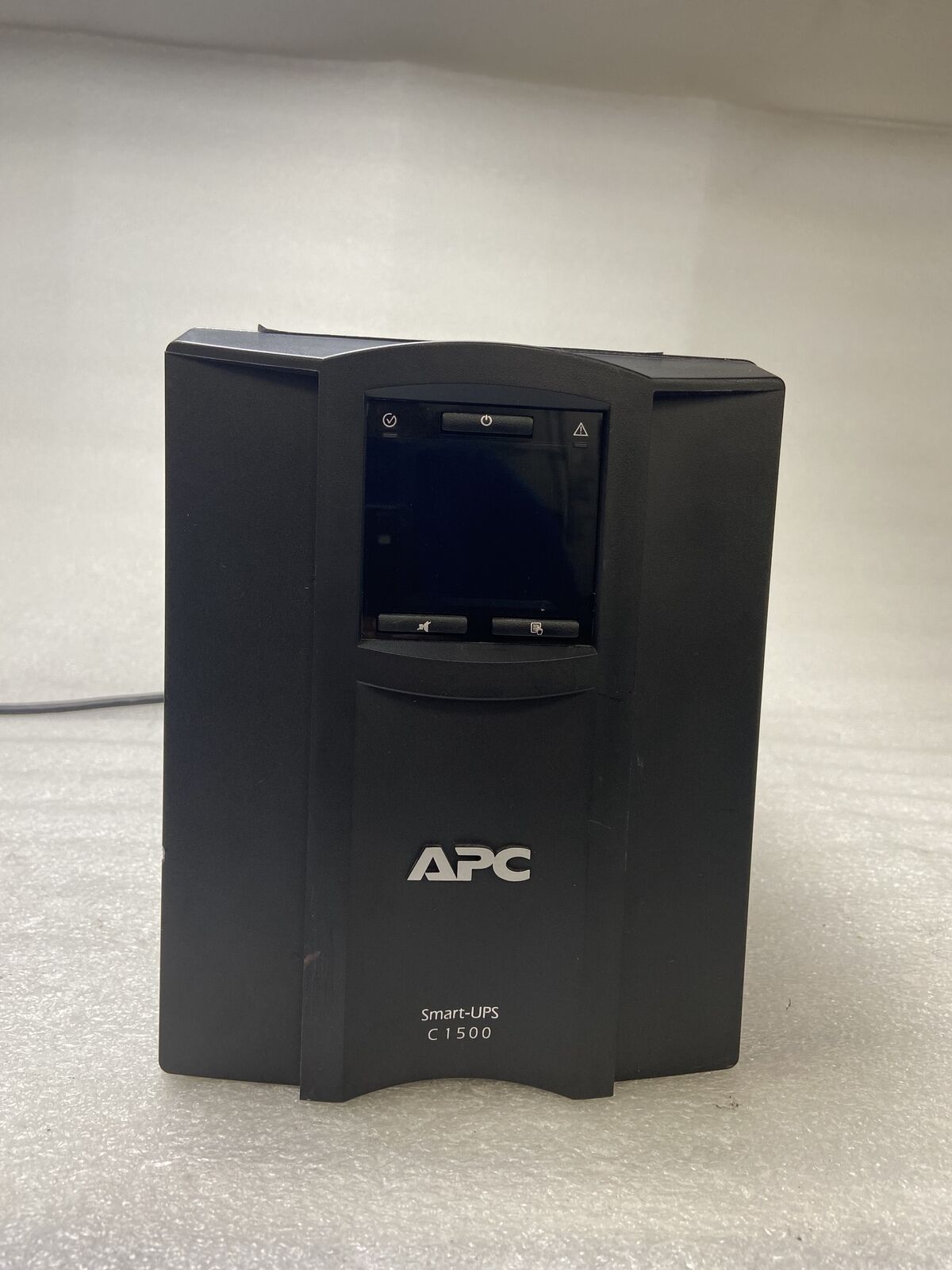 APC Smart-UPS C1500 (SMC1500) 8-Outlet w/ LCD w/ Connectors - No Batteries- USED