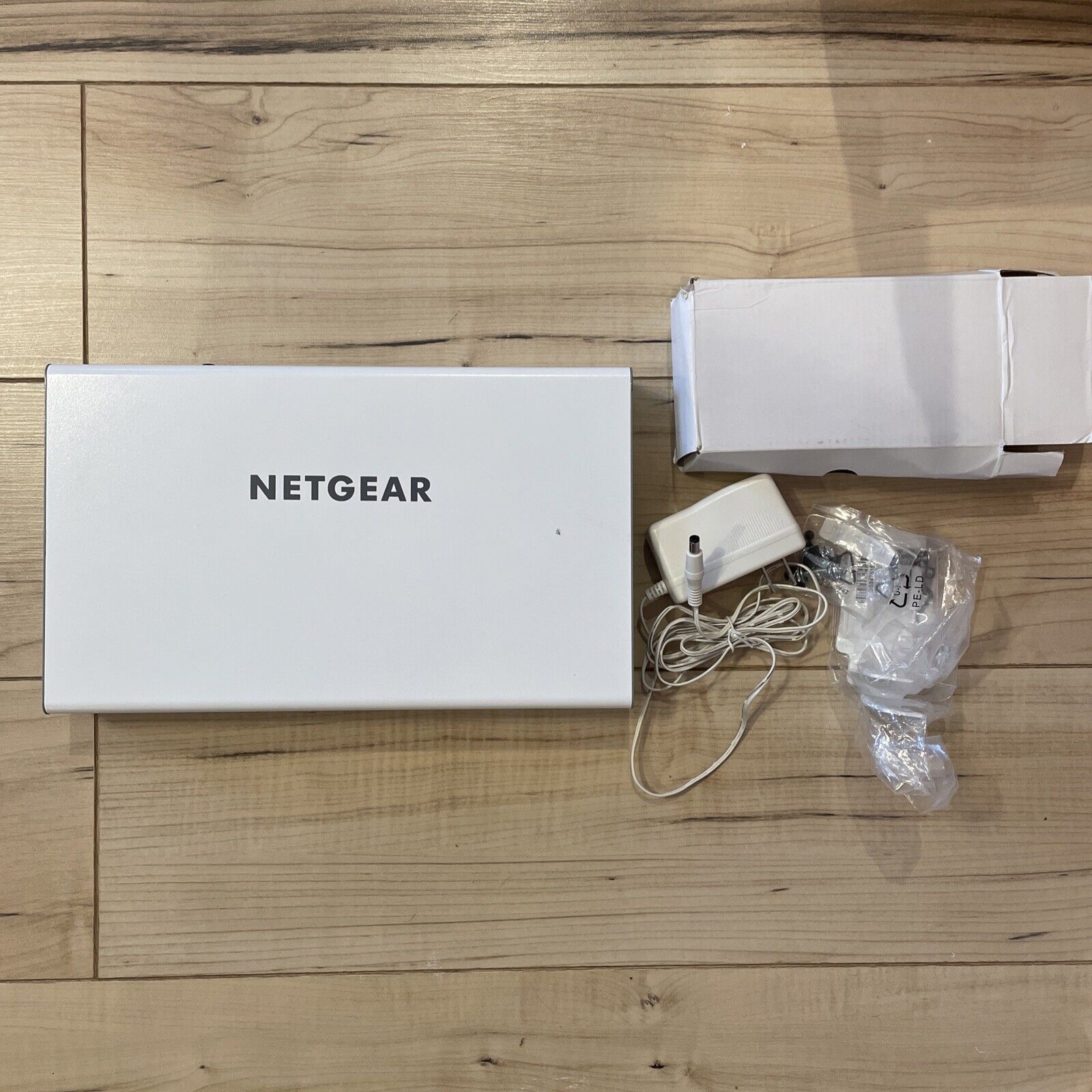 Netgear Insight Instant VPN Router BR500-100NAS non working for parts BR-500 