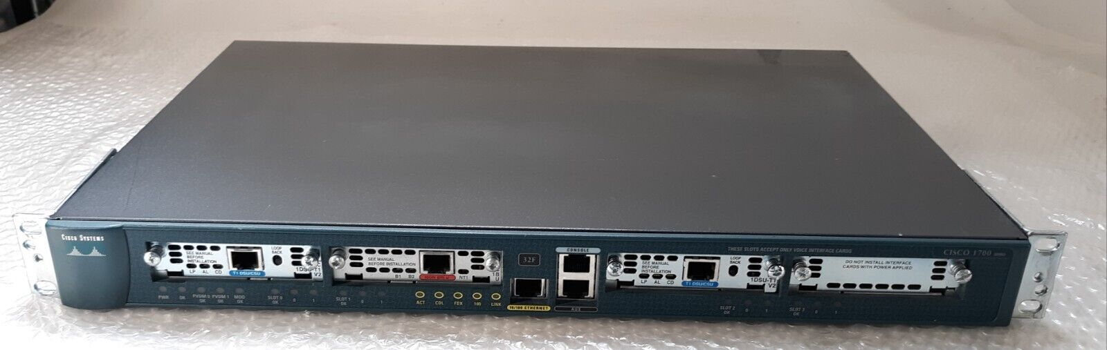 Cisco 1760 Modular Access Router w/ 2x WIC 1DSU-T1 V2 + WIC 1BU Interface Cards