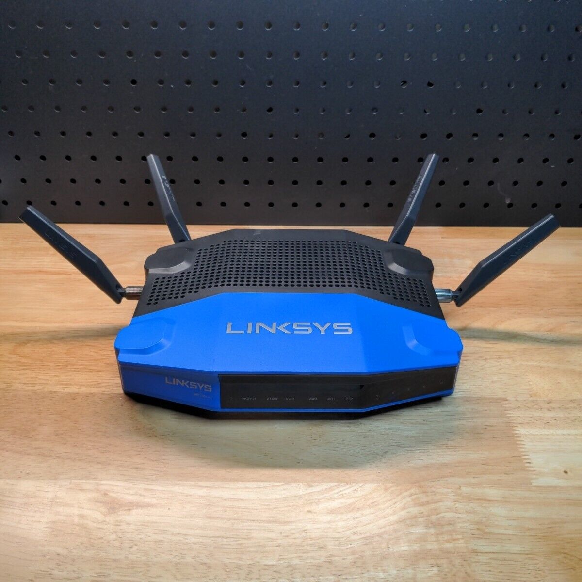 WiFi Router - Linksys WRT1900AC 1300 Mbps 4 Port Dual-Band Wi-Fi Router
