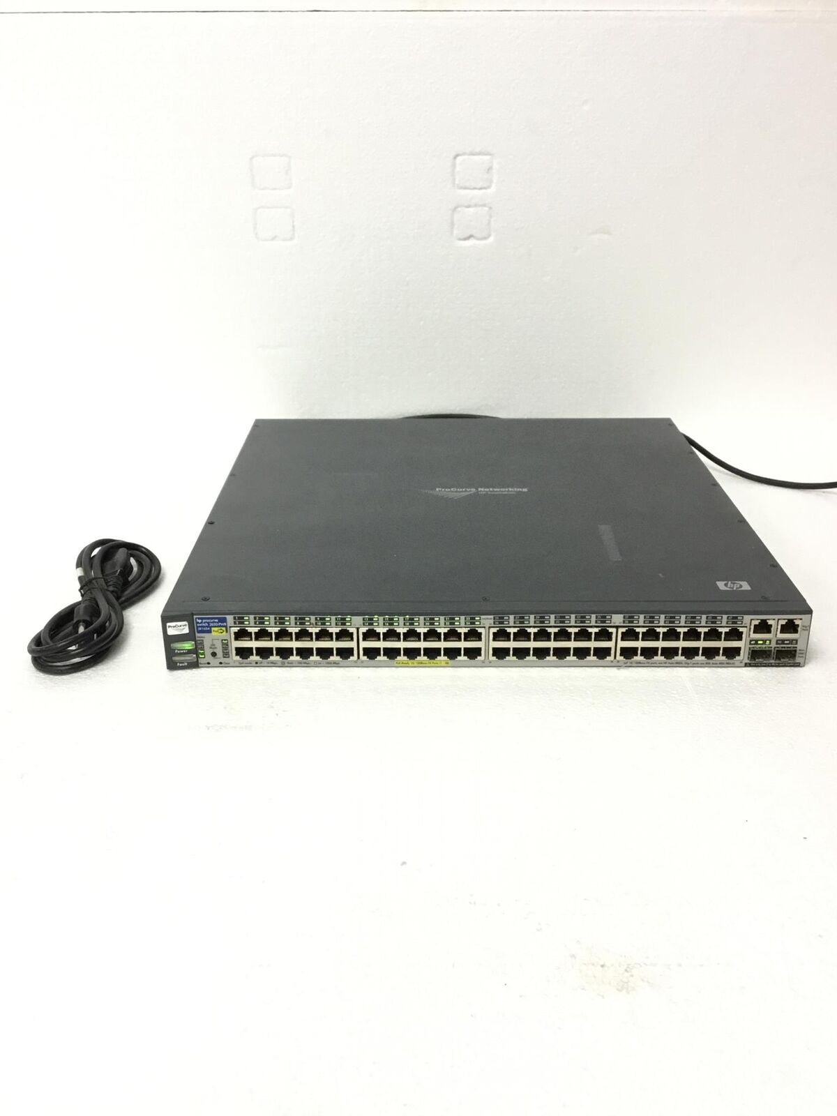 HP ProCurve J8165-69001 48-Port Fast PoE Ethernet Switch 2650-PWR J8165A,WORKING