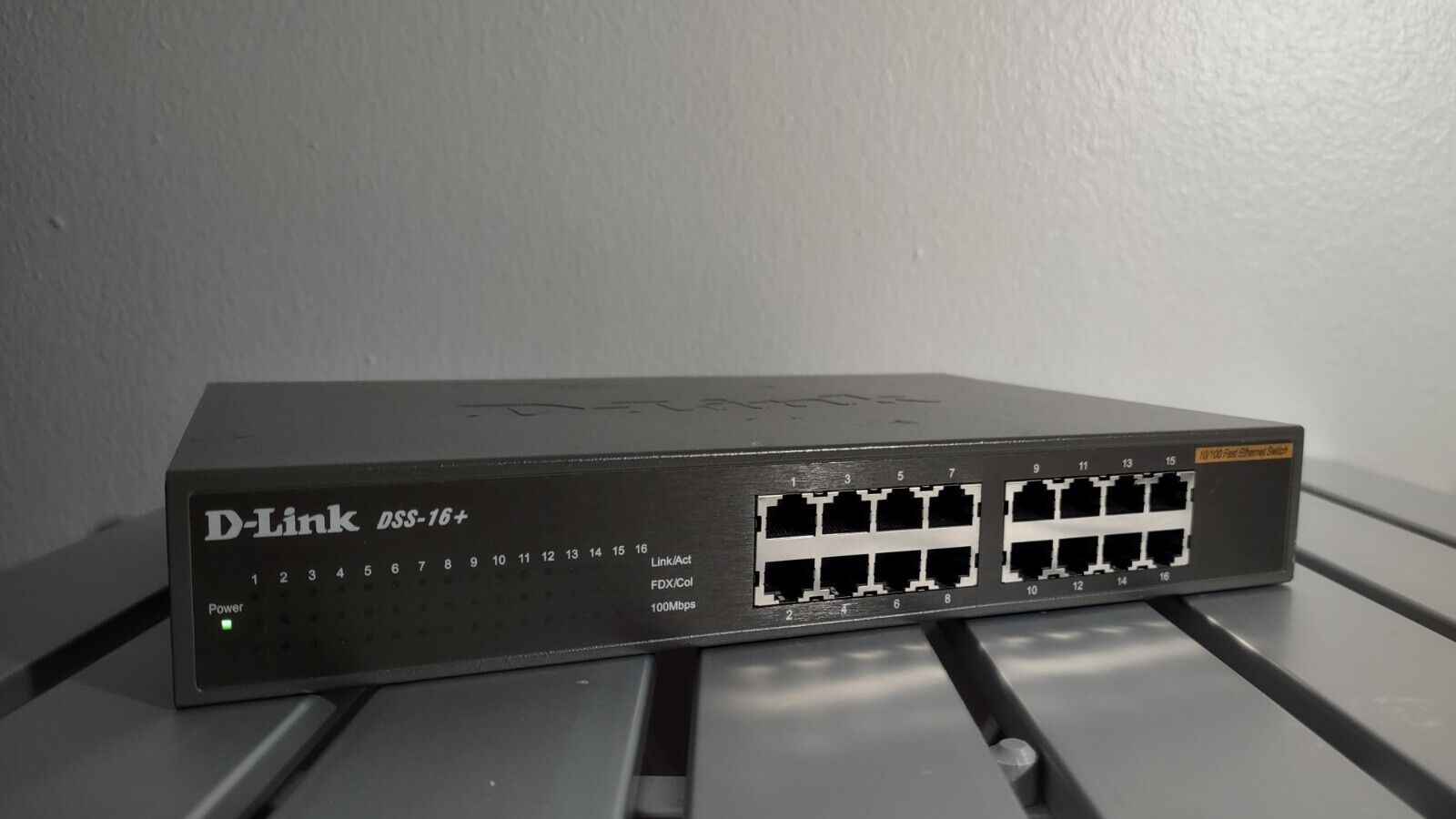 D-Link DSS16+ A G4 16-Port 10/100 Ethernet Switch W/ Power Code