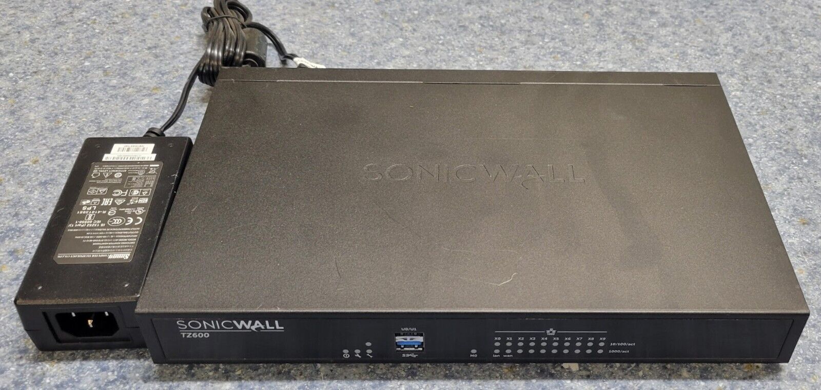Sonicwall TZ600 Firewall Network Security Router /w Power Cord