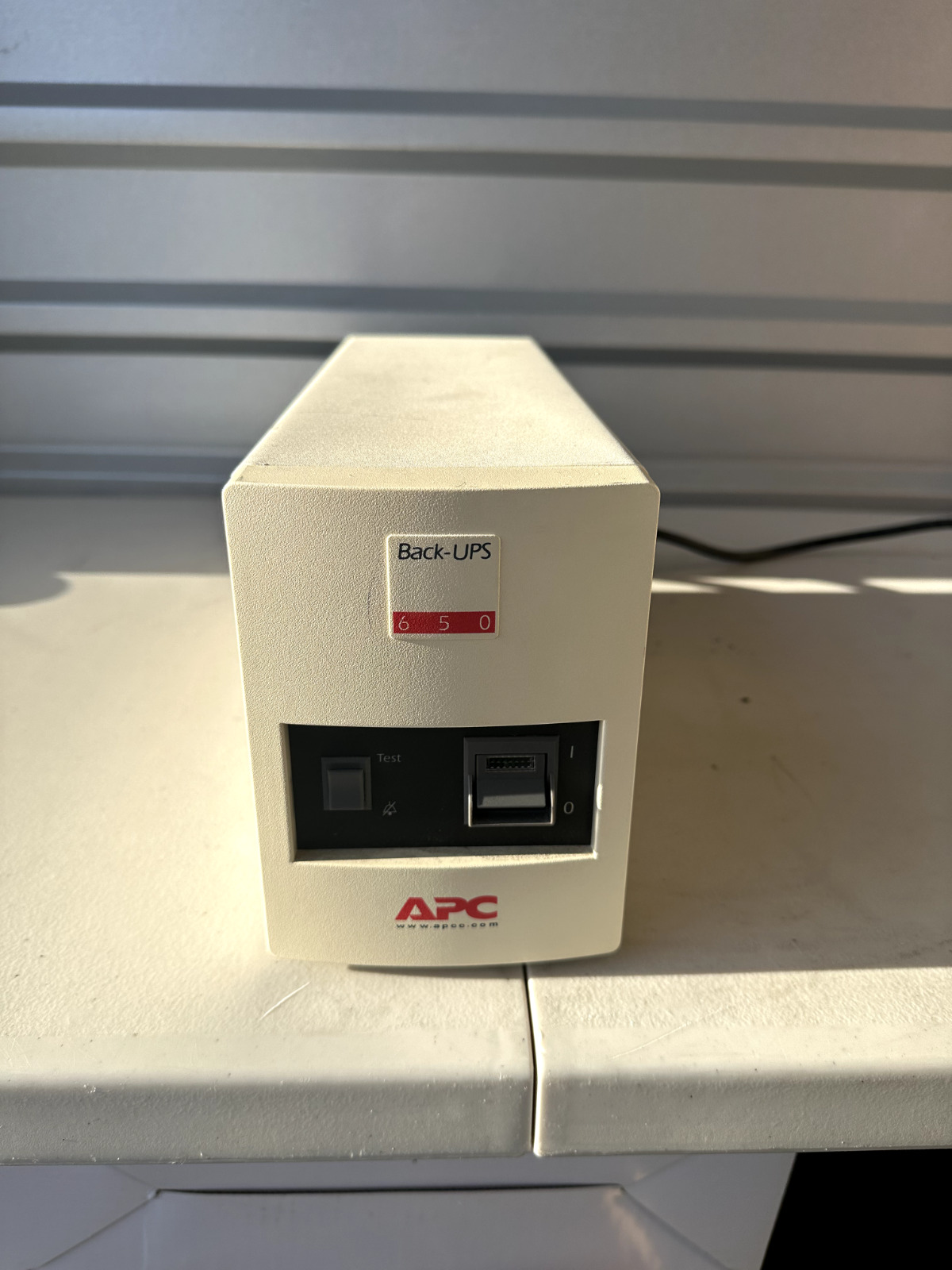 APC  Back-UPS 600 White Back Up Battery 600VA 400W