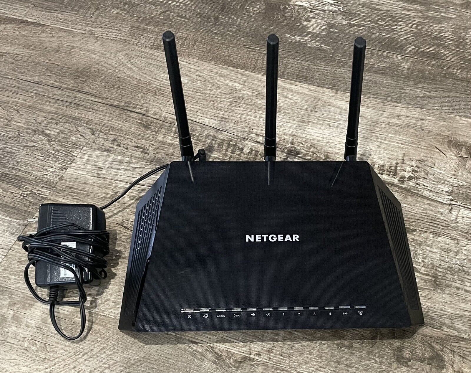 NETGEAR AC1750 Model 6400 Smart WiFi Router Model: R6400v2 PREOWNED WORKS GREAT