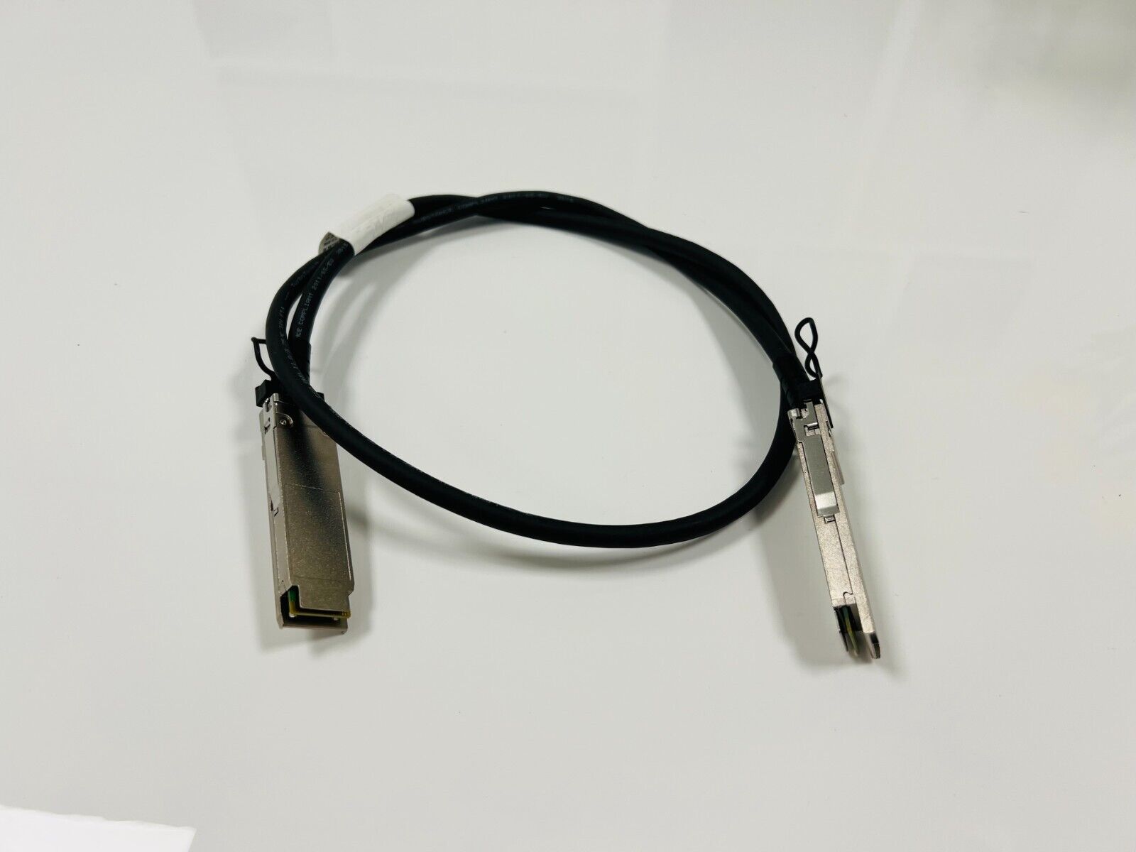 BROCADE Passive Stacking Cable  58-0000033-01 QSFP+ 4x10GE QSFP  1m