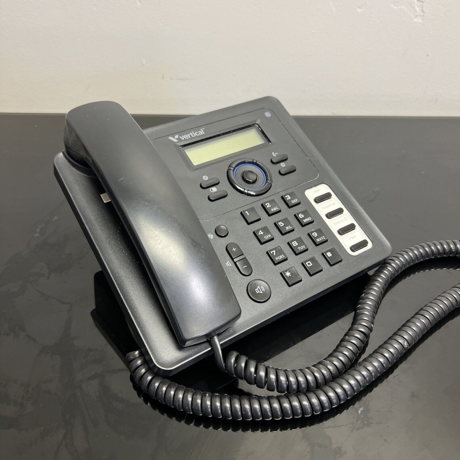 Vertical Communications VW-E5000i-4 VoIP Telephone - With Handset