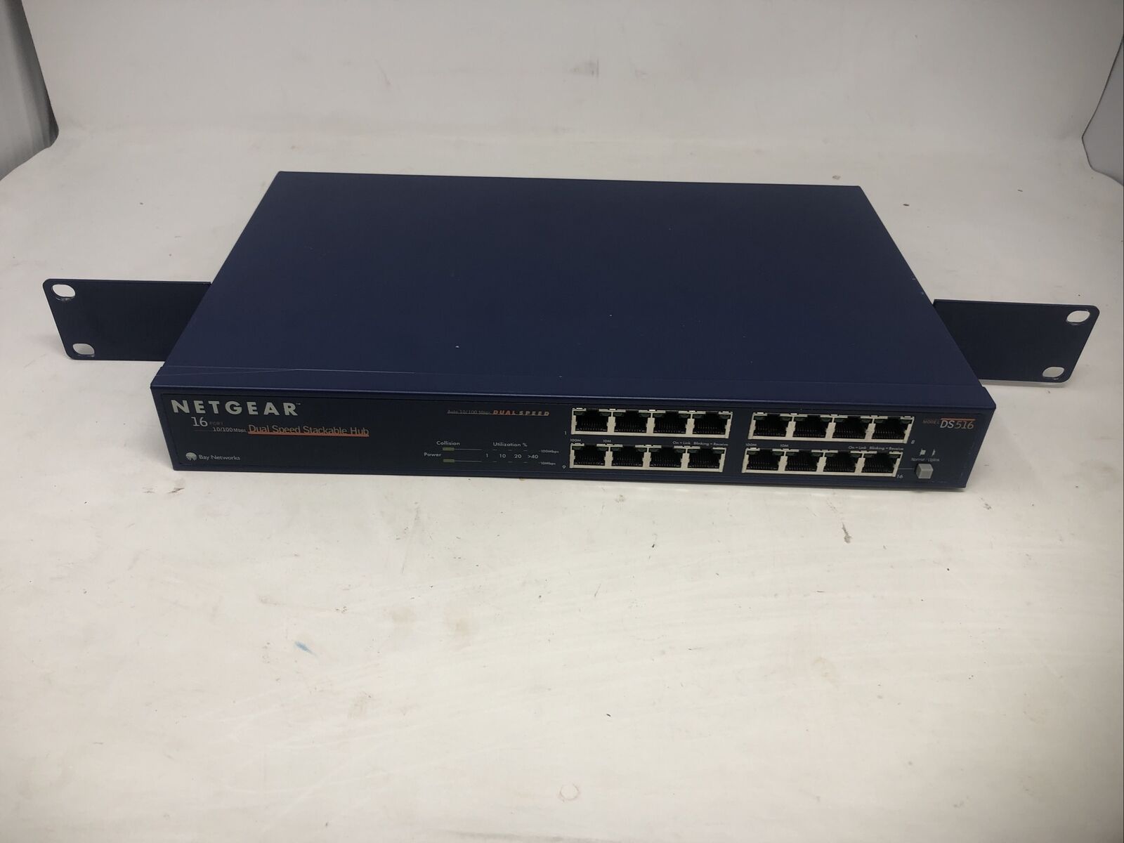 NETGEAR 16-PORT DUAL SPEED STACKABLE HUB 10/100 DS516 - PREOWNED