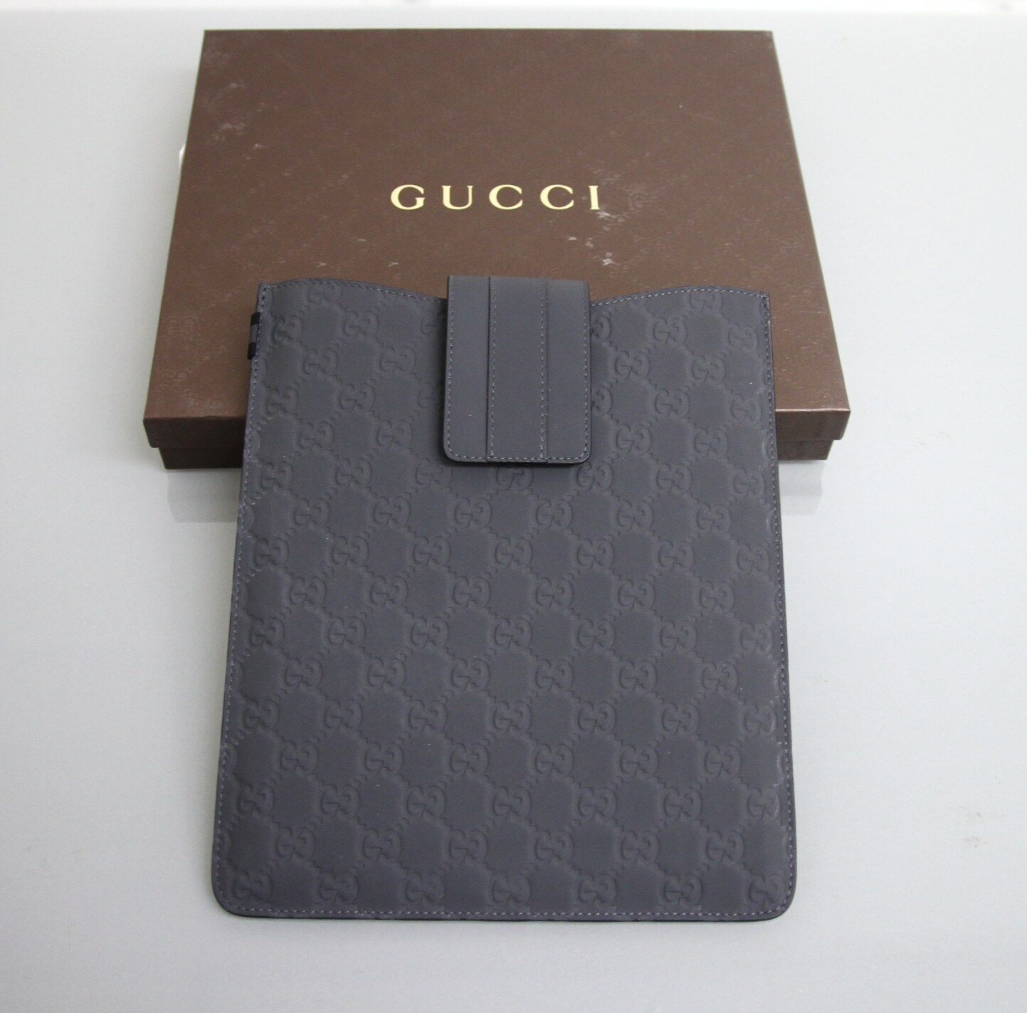 New Authentic GUCCI GG Monogram Guccissima Leather iPad Case Gray 256575 1370