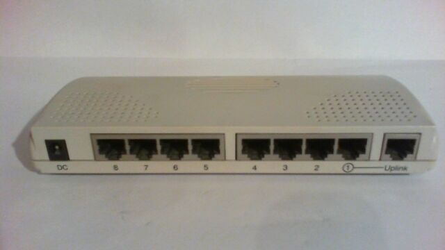 8 port 10/100 Mbps Fast Ethernet Switch ( With Uplink port ) see Pictures 