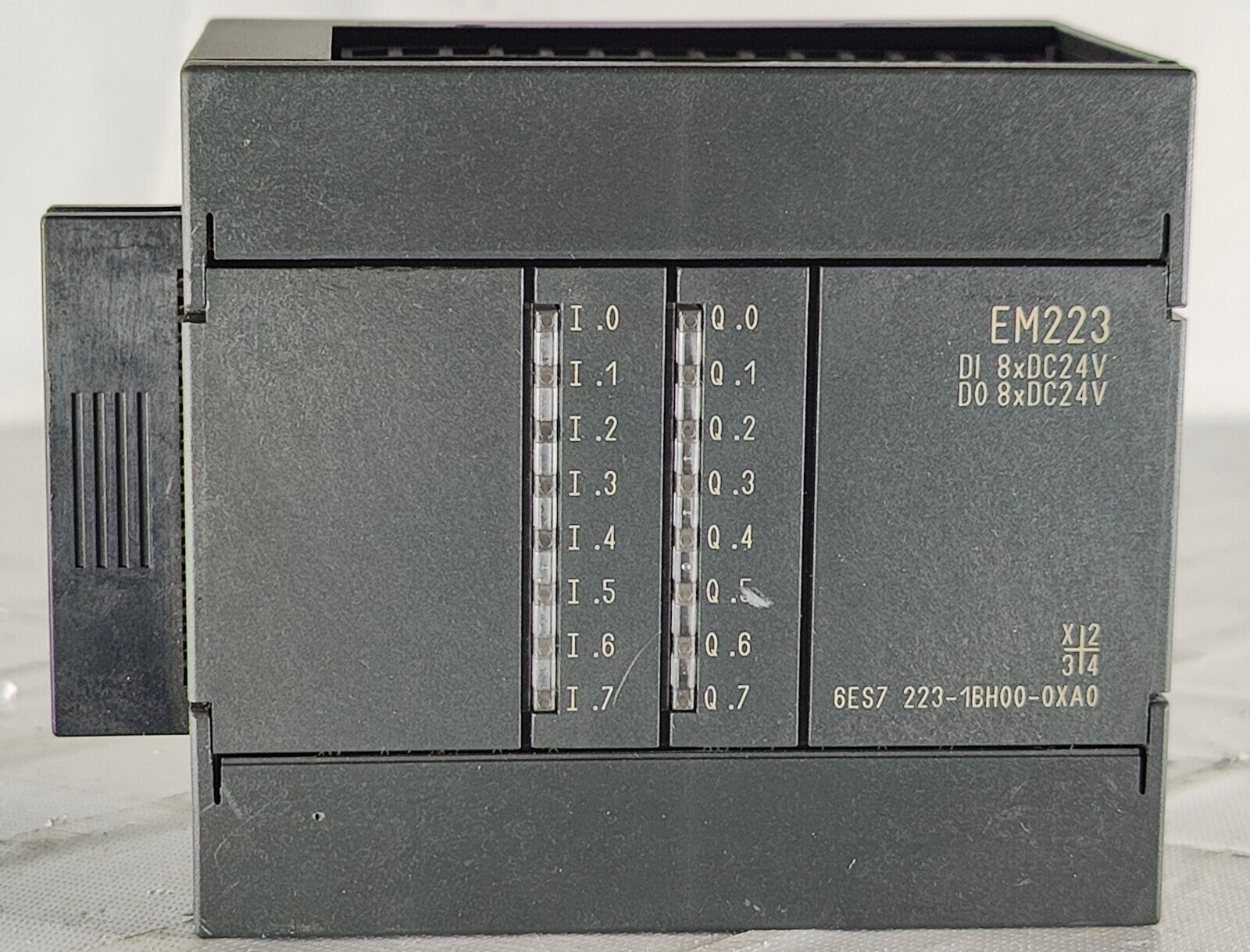Siemens EM223 DI 8xDC24V DO 8xDC24V 6ES7 223-1BH00-0XA0 Input Output Module