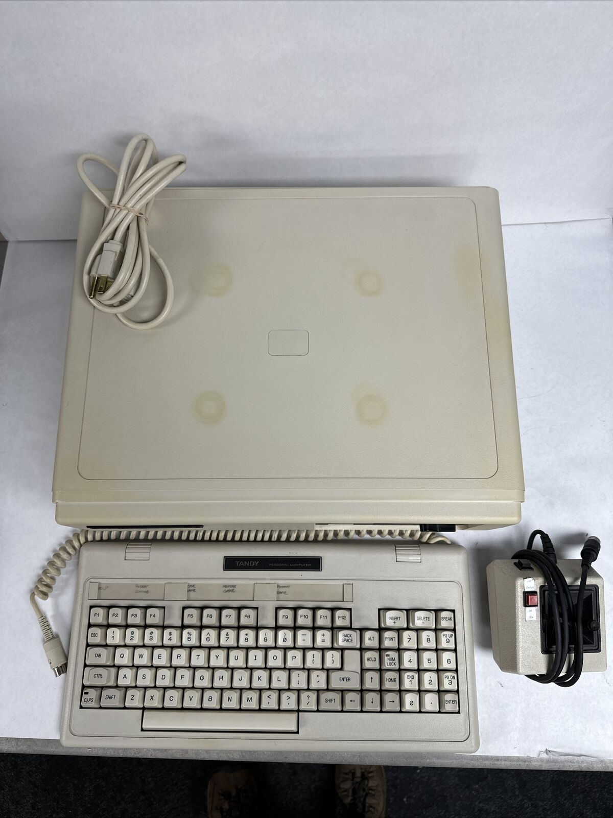 Tandy 1000 Personal Computer Vintage 25-1000 Powers On (With Keyboard +Joystick)