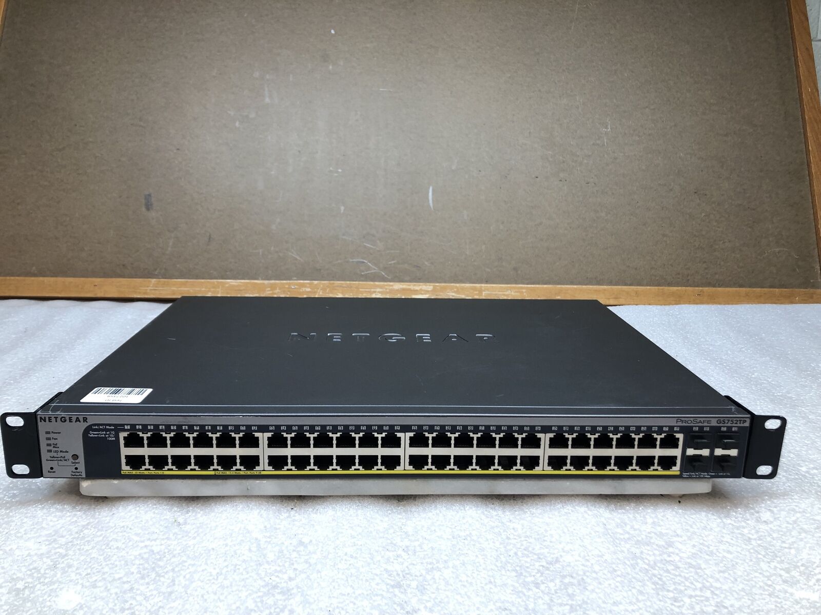 NetGear ProSafe GS752TP V1H1 52-Port Gigabyte PoE Ethernet Network Switch